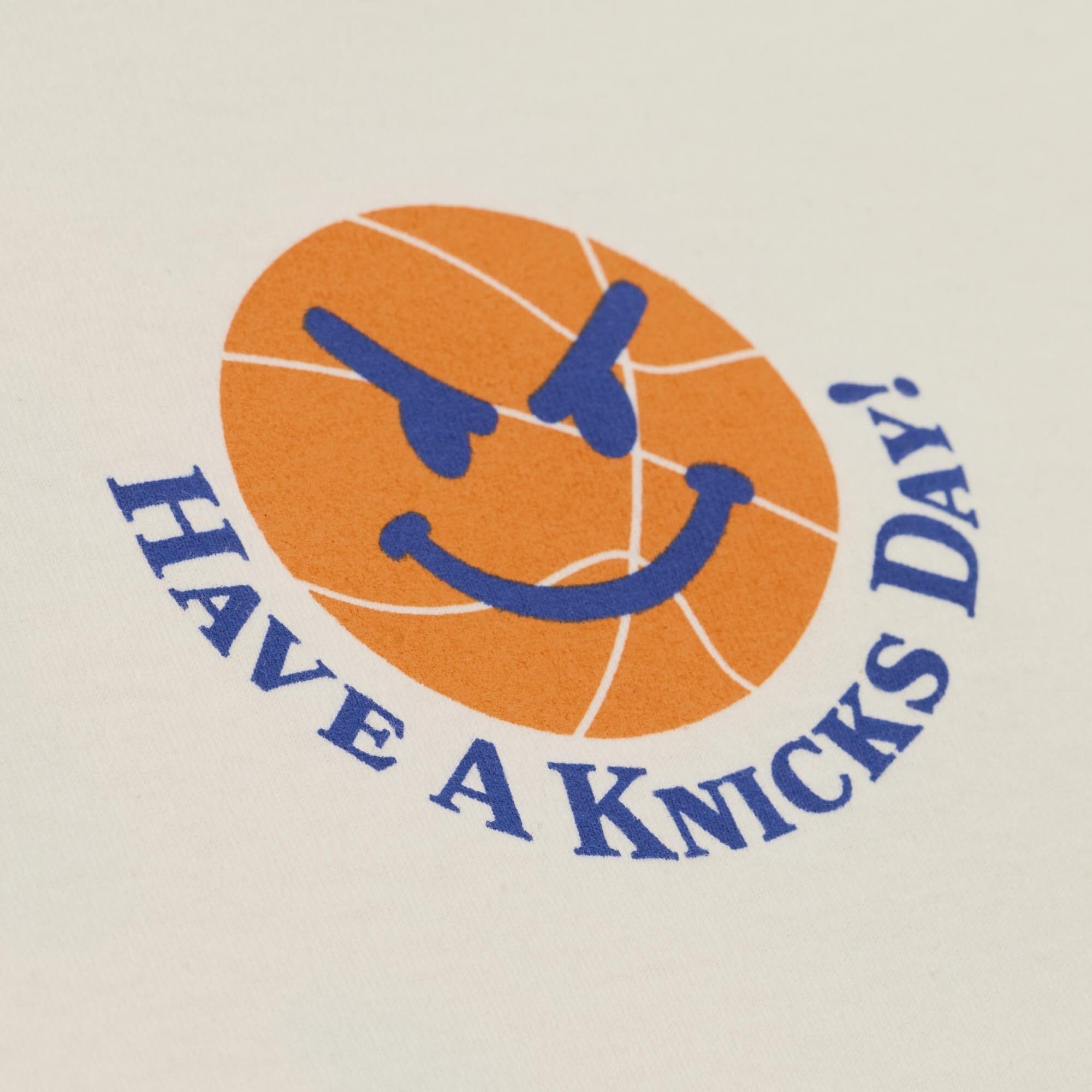 T-shirt Mitchell & Ness crème pour homme New York Knicks « Have a Day »