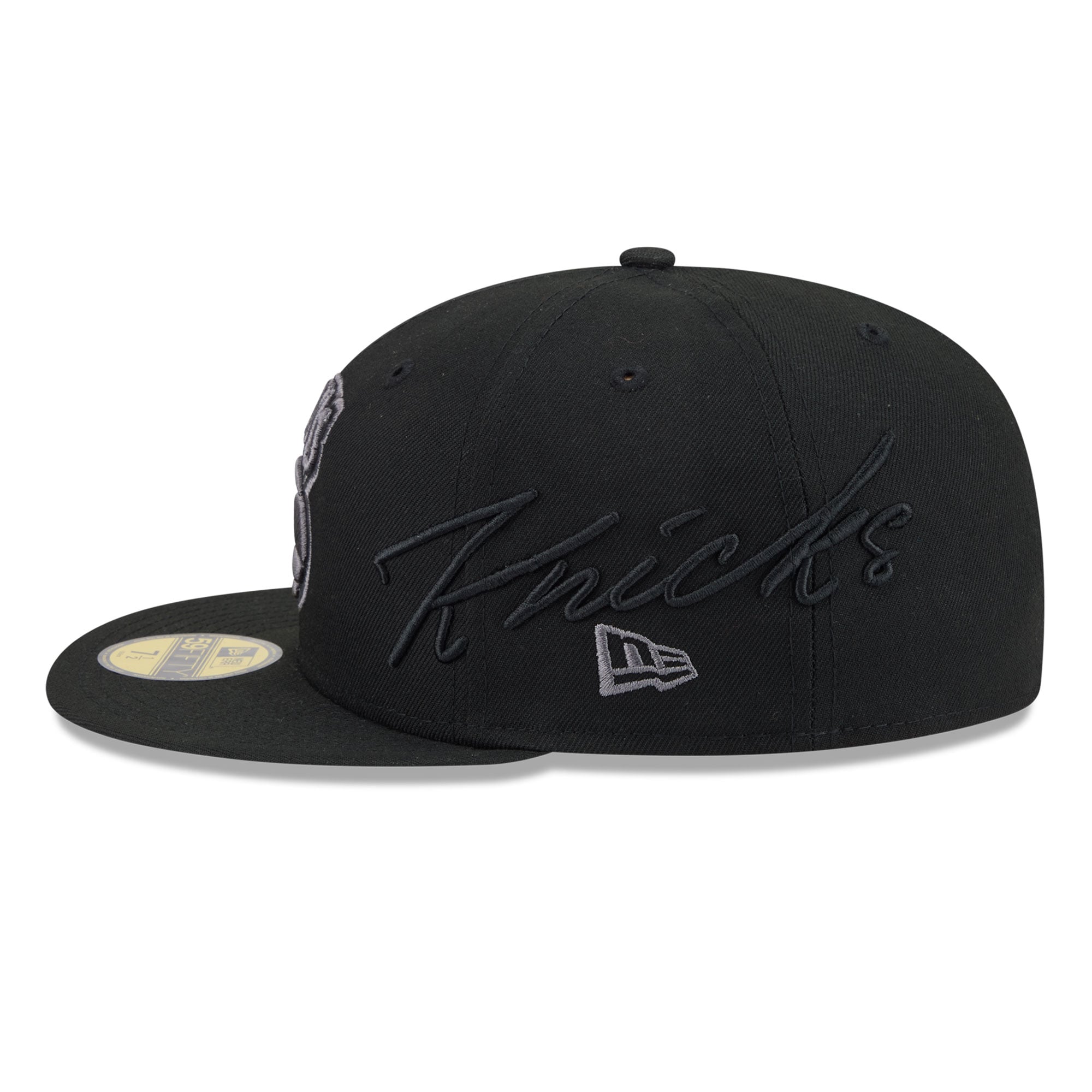 Casquette ajustée New Era 59FIFTY noire pour homme, logo York Knicks sur le côté.