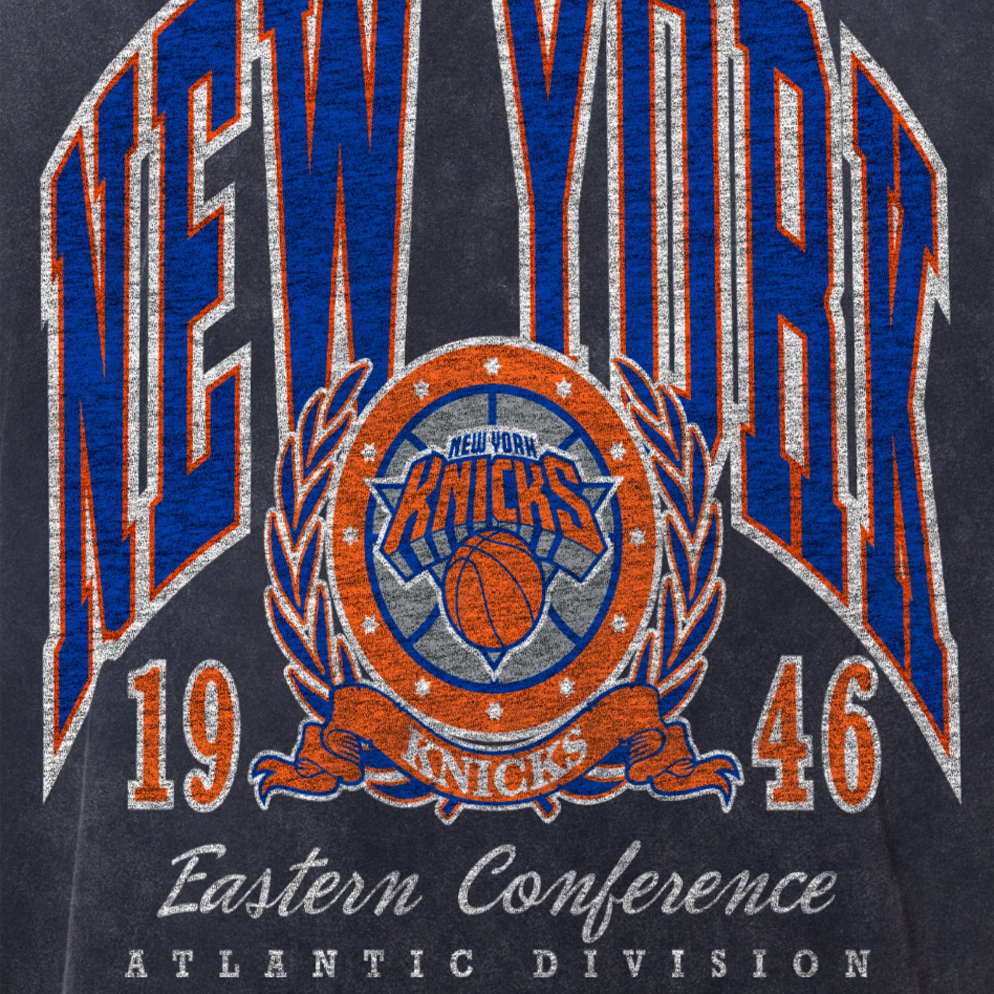 T-shirt Sport Classics noir délavé minéral New Era pour homme, York Knicks