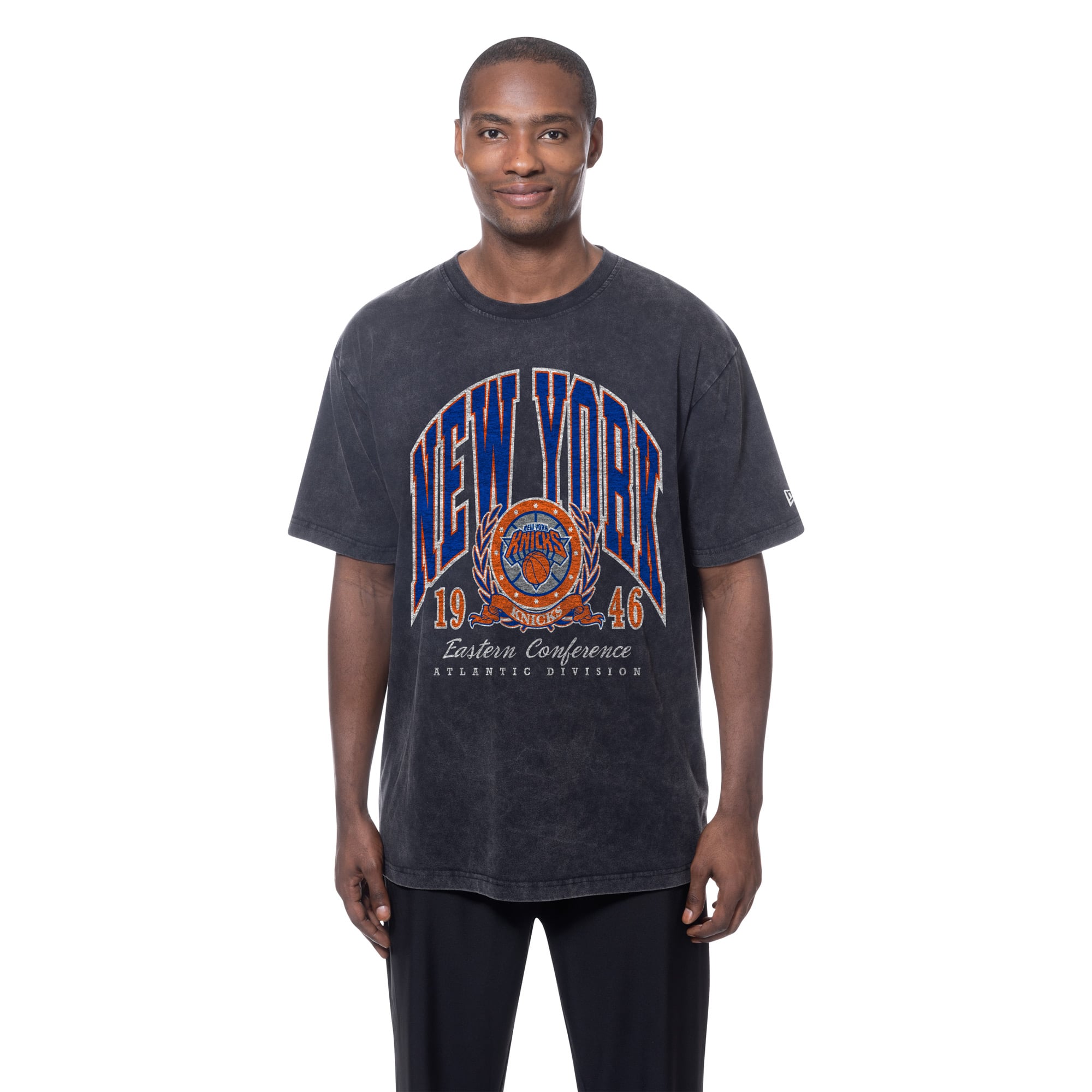 T-shirt Sport Classics noir délavé minéral New Era pour homme, York Knicks