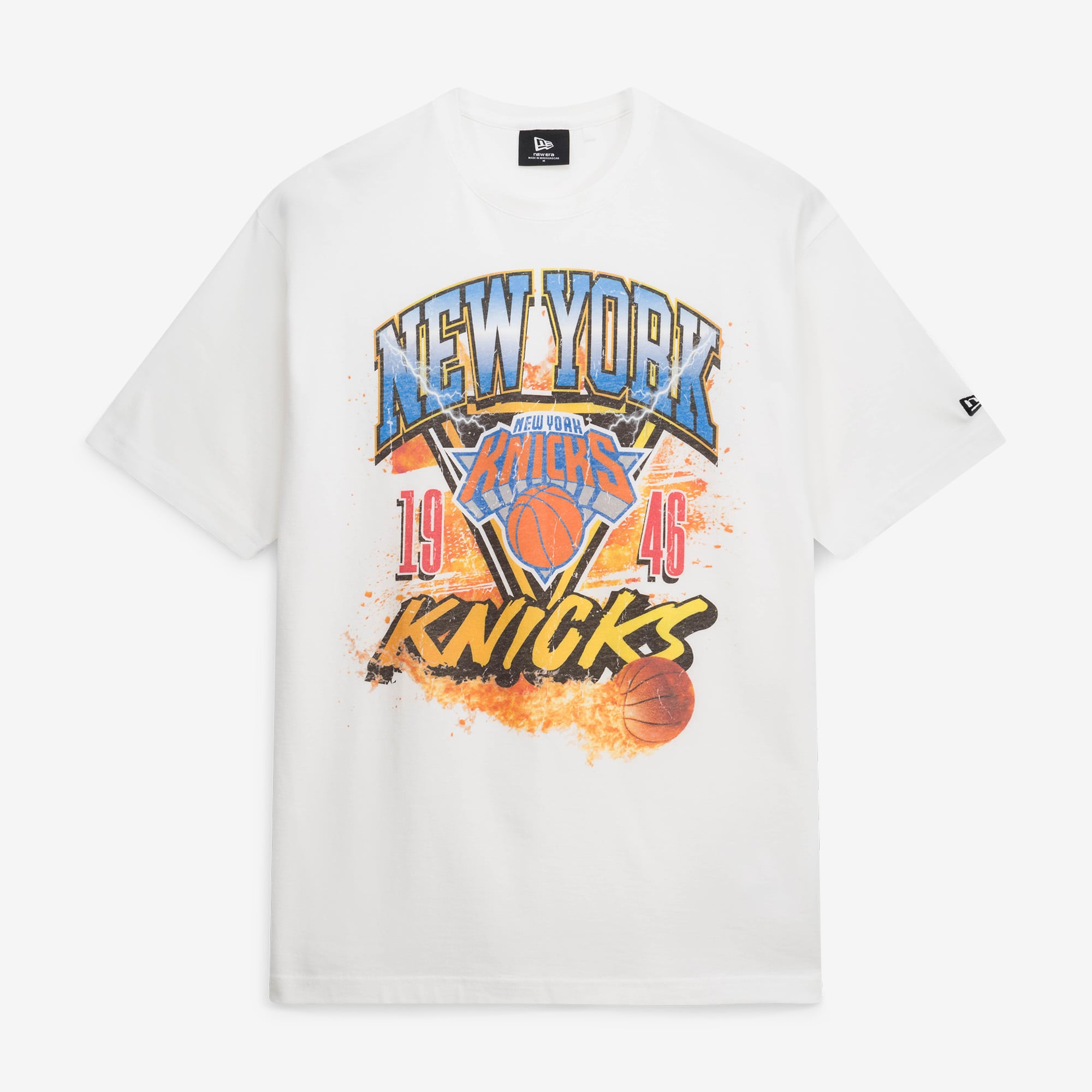 T-shirt New Era blanc pour homme York Knicks Lifestyle Capsule Basketball on Fire
