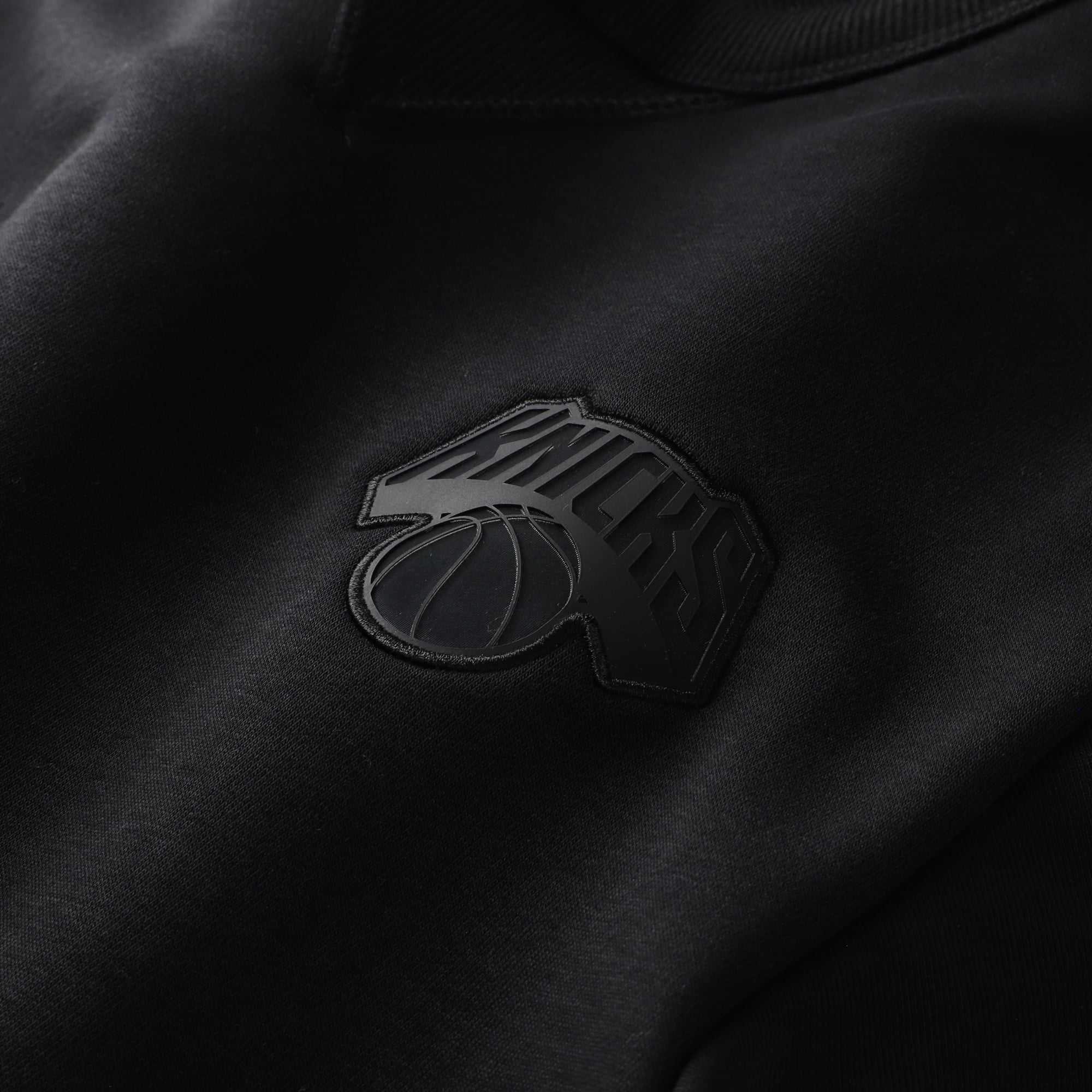 Sweat-shirt Nike noir authentique New York Knicks Standard Issue Travel Dri-FIT pour homme
