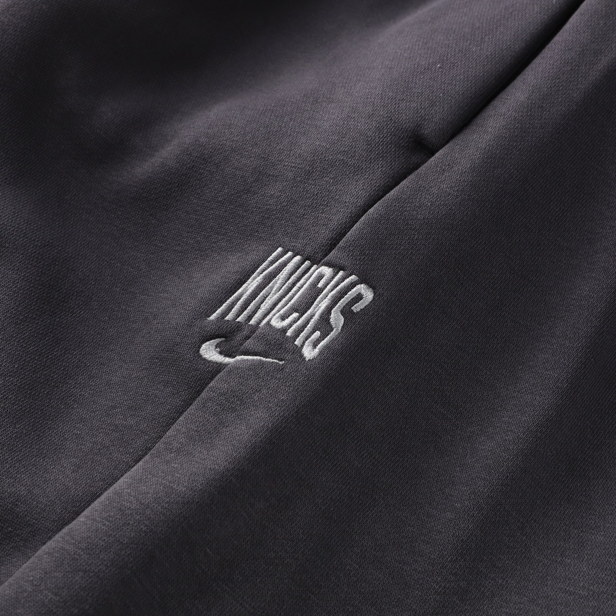 Pantalon de voyage en molleton lavé Nike New York Knicks 2026 Standard Issue, couleur anthracite, pour homme