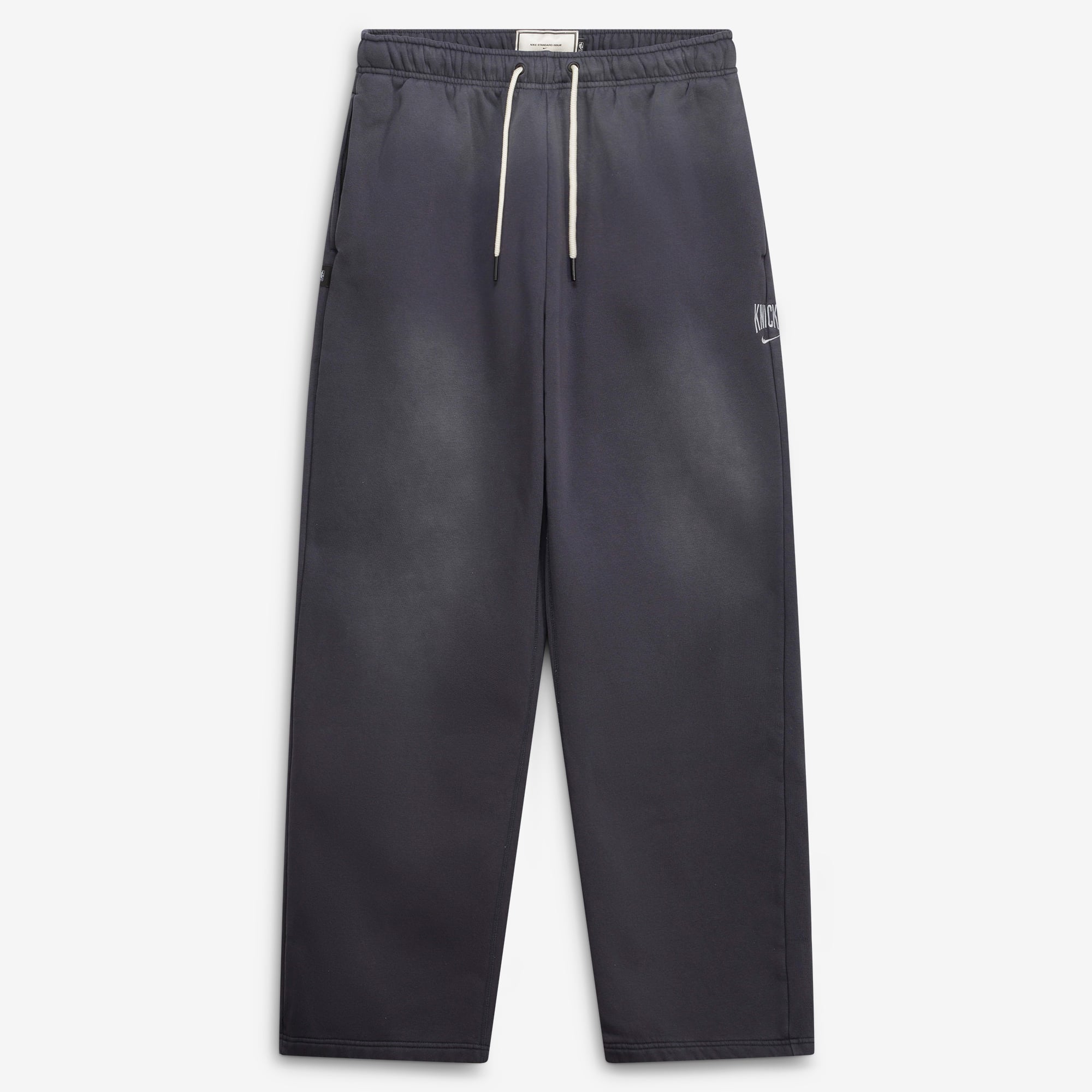 Pantalon de voyage en molleton lavé Nike New York Knicks 2026 Standard Issue, couleur anthracite, pour homme