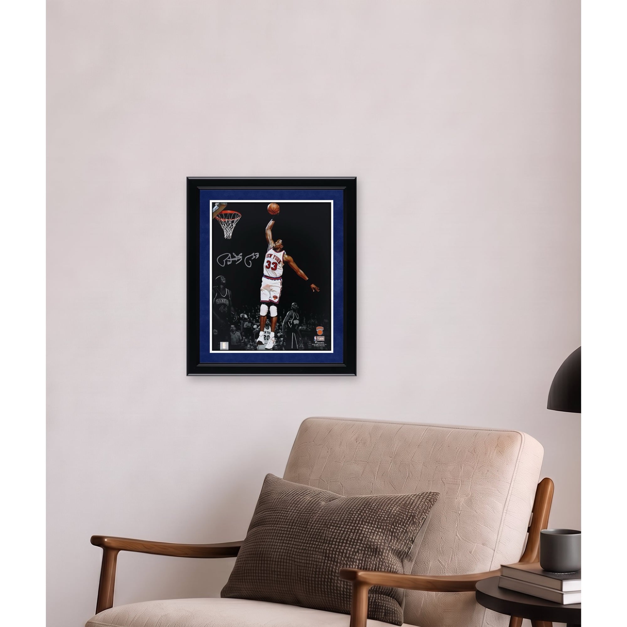 Photographie autographiée de Patrick Ewing, New York Knicks , 11" x 14", Dunking contre Philadelphia 76ers