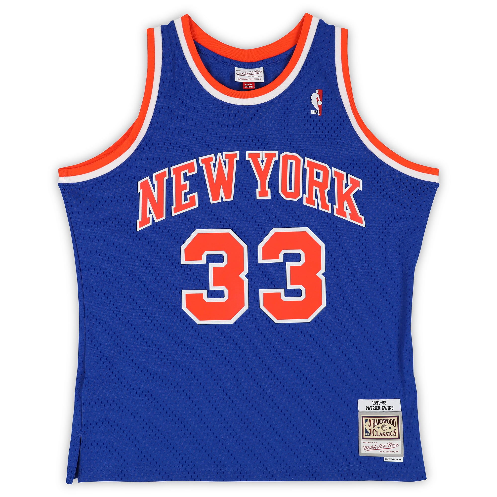 Maillot Swingman bleu Mitchell & Ness 1991 autographié par Patrick Ewing (New York Knicks) avec inscription « HOF 08 ».