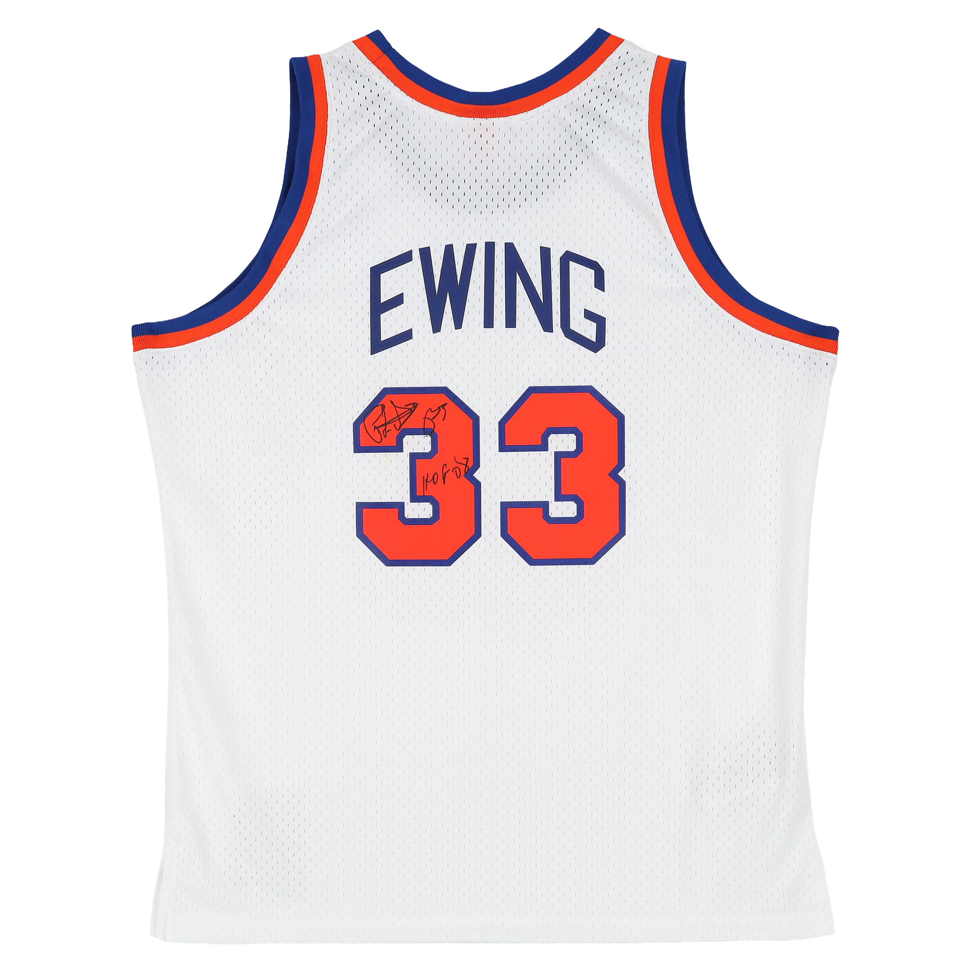 Maillot Swingman blanc Mitchell & Ness 1985 autographié par Patrick Ewing (New York Knicks) avec inscription « HOF 08 ».