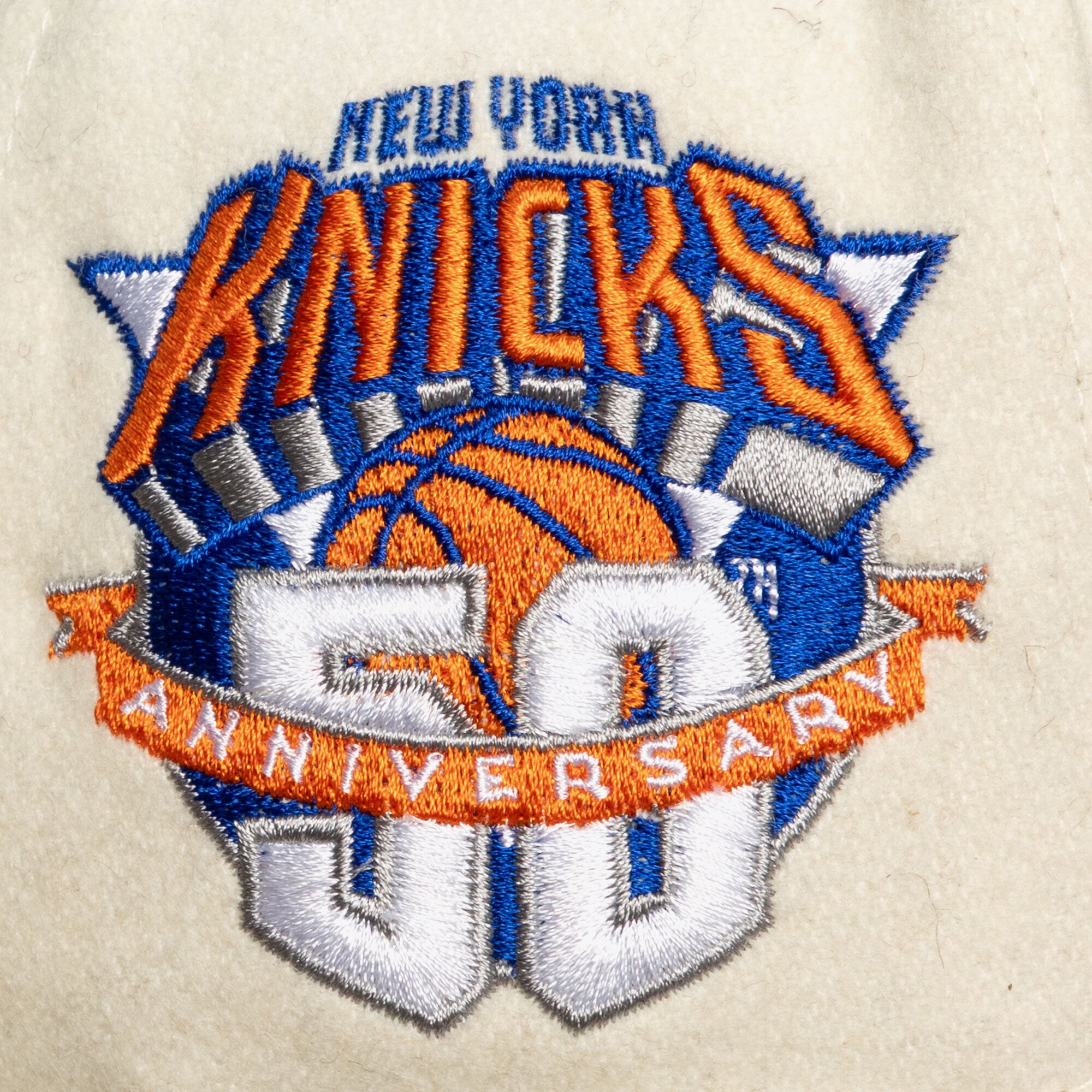 Casquette unisexe Mitchell & Ness crème New York Knicks Team Pro ajustable