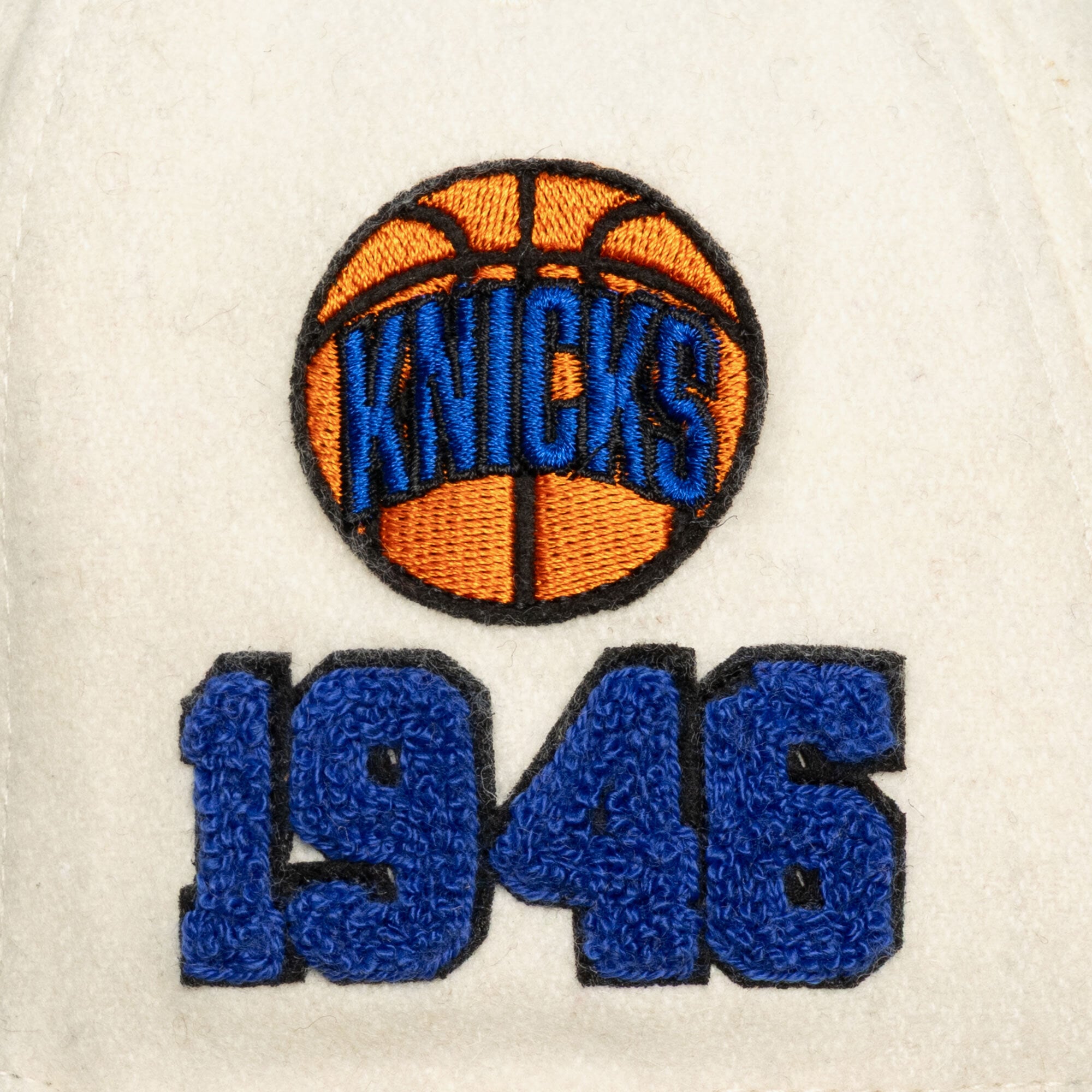 Casquette unisexe Mitchell & Ness crème New York Knicks Team Pro ajustable