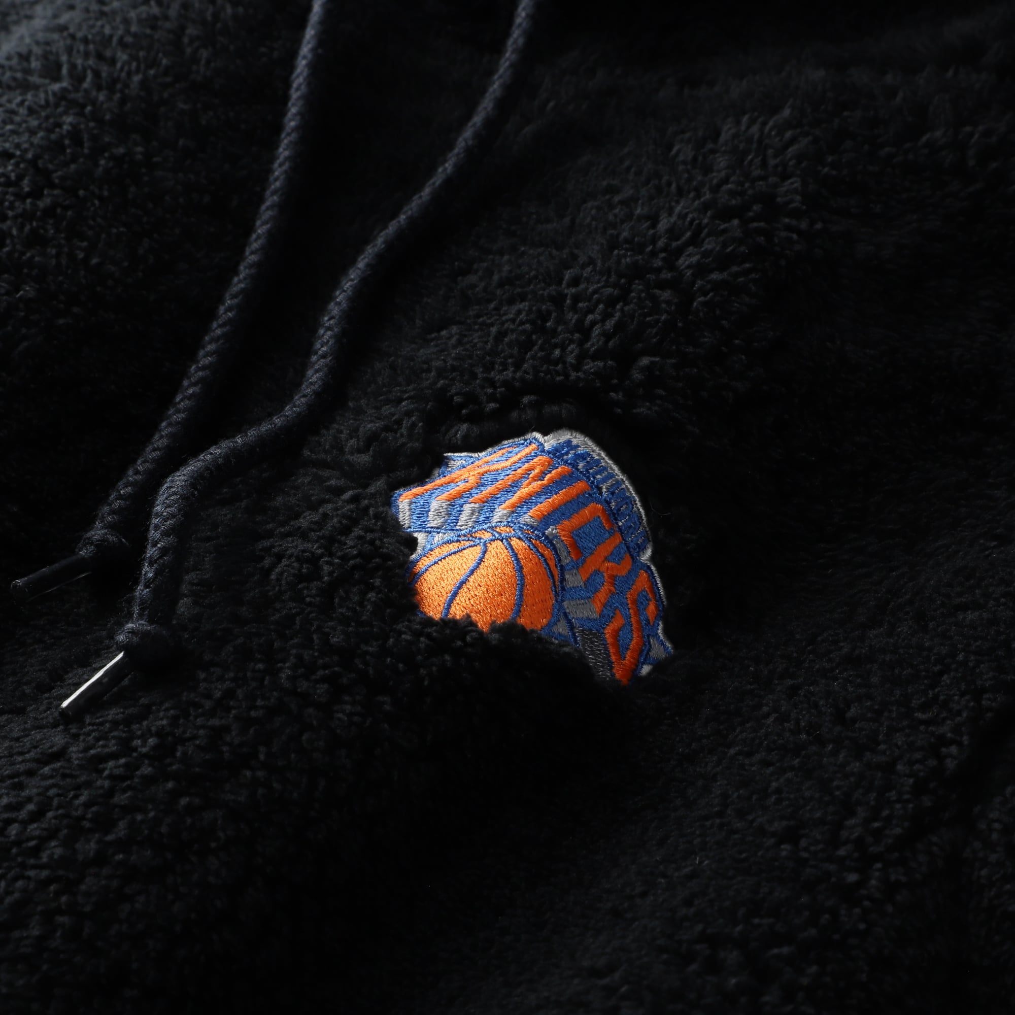 Sweat à capuche unisexe the Best World par Jill Martin surdimensionné noir New York Knicks