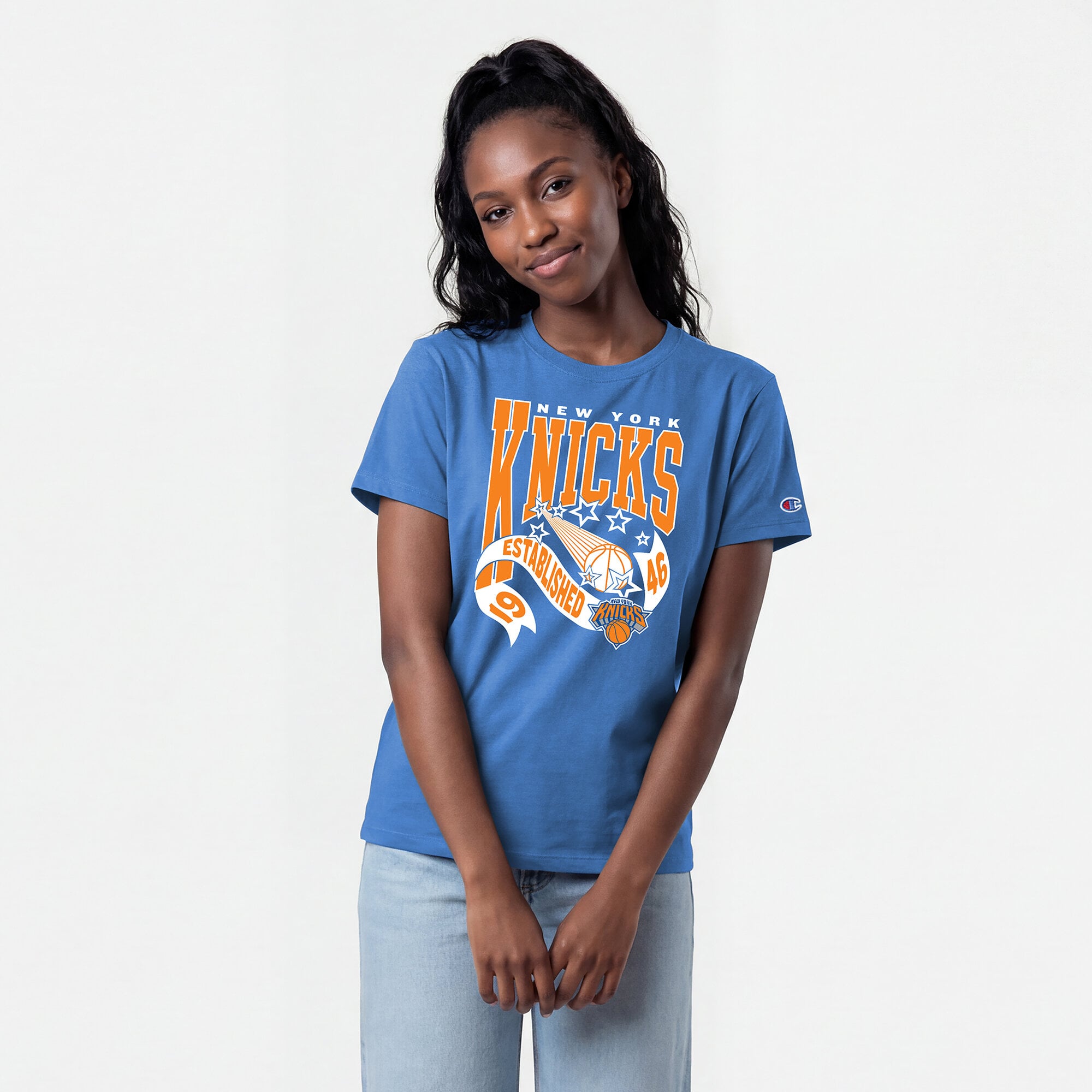 T-shirt Champion bleu pour femmes, logo des New York Knicks