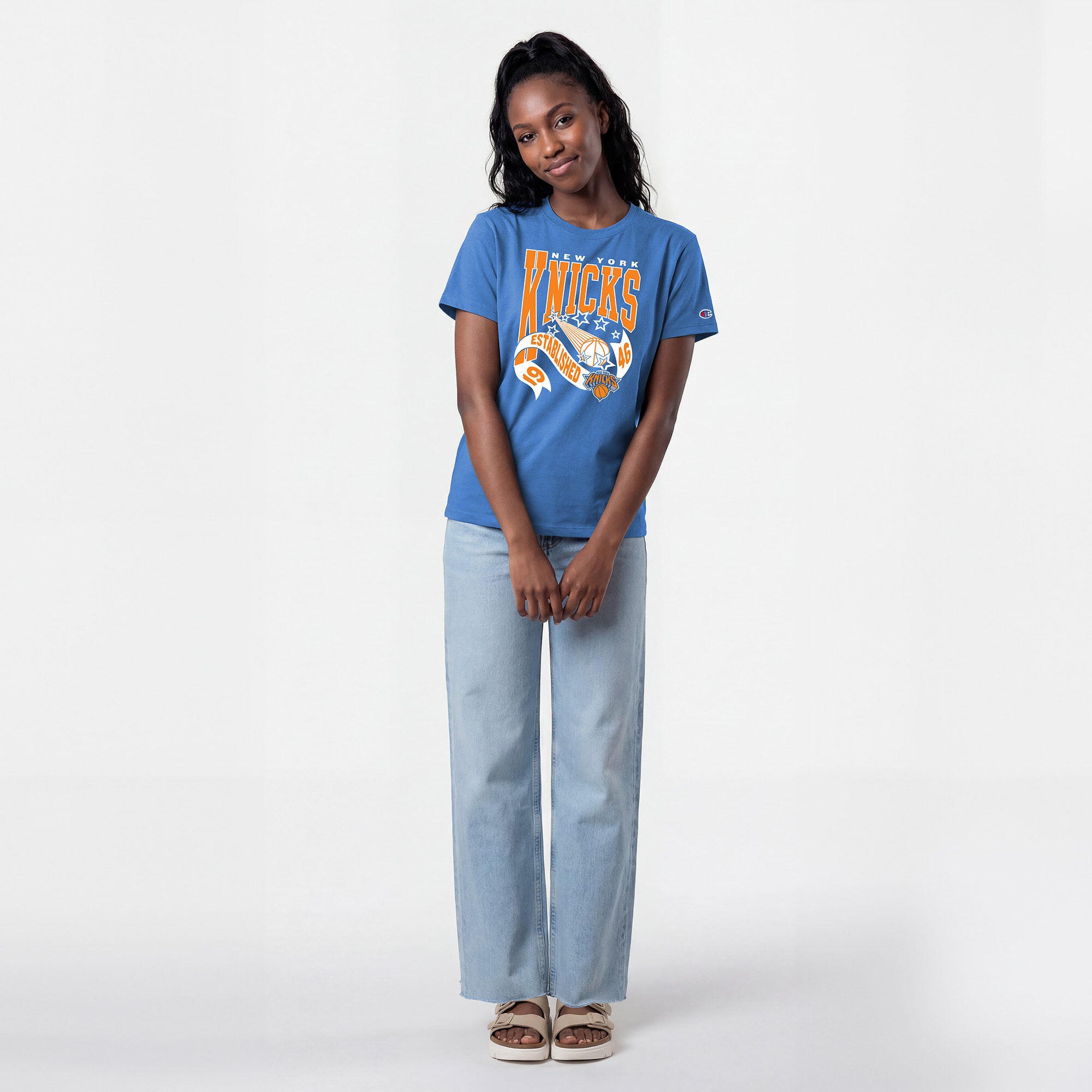 T-shirt Champion bleu pour femmes, logo des New York Knicks