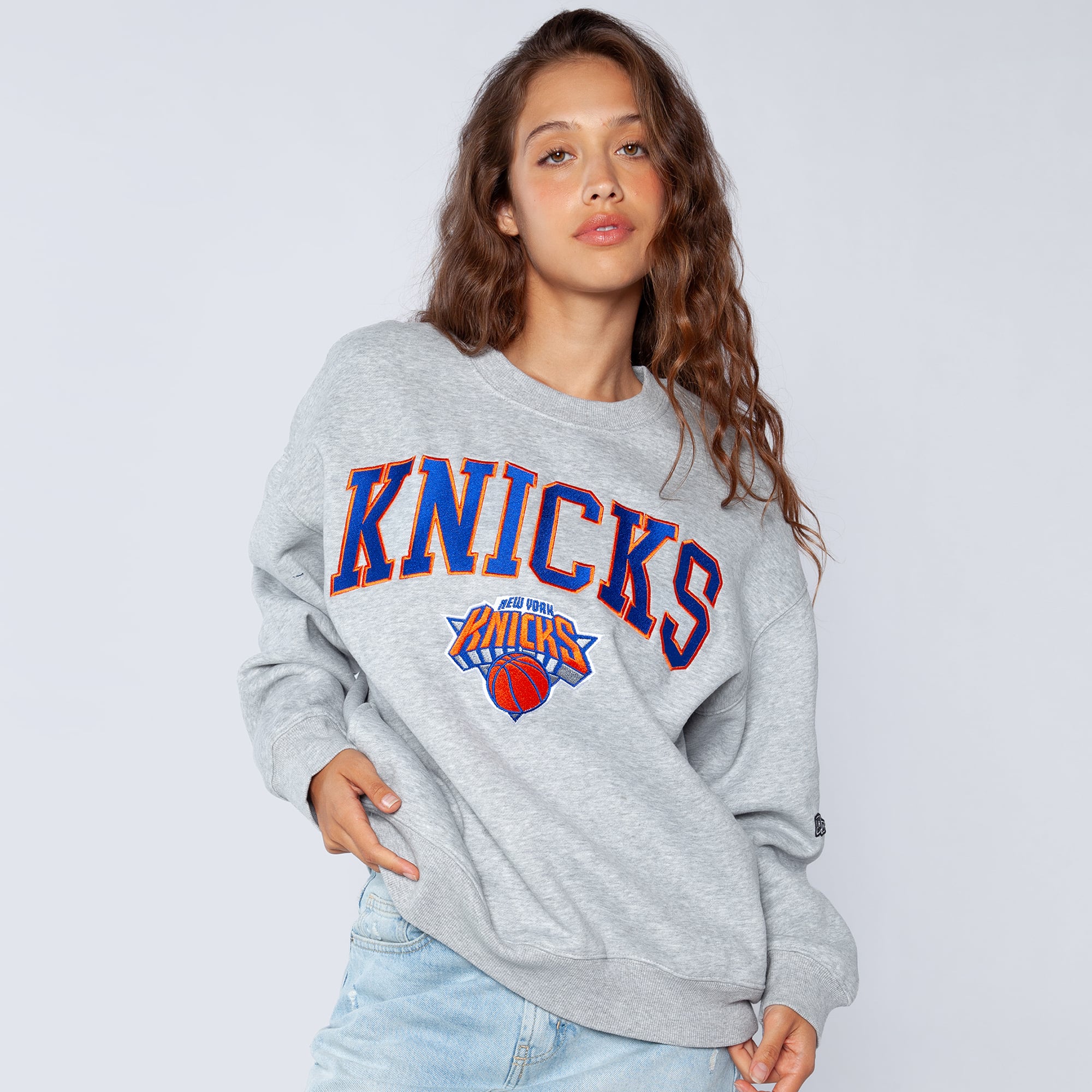 Sweat-shirt gris New York Knicks Offside pour femme de la marque Hype and Vice