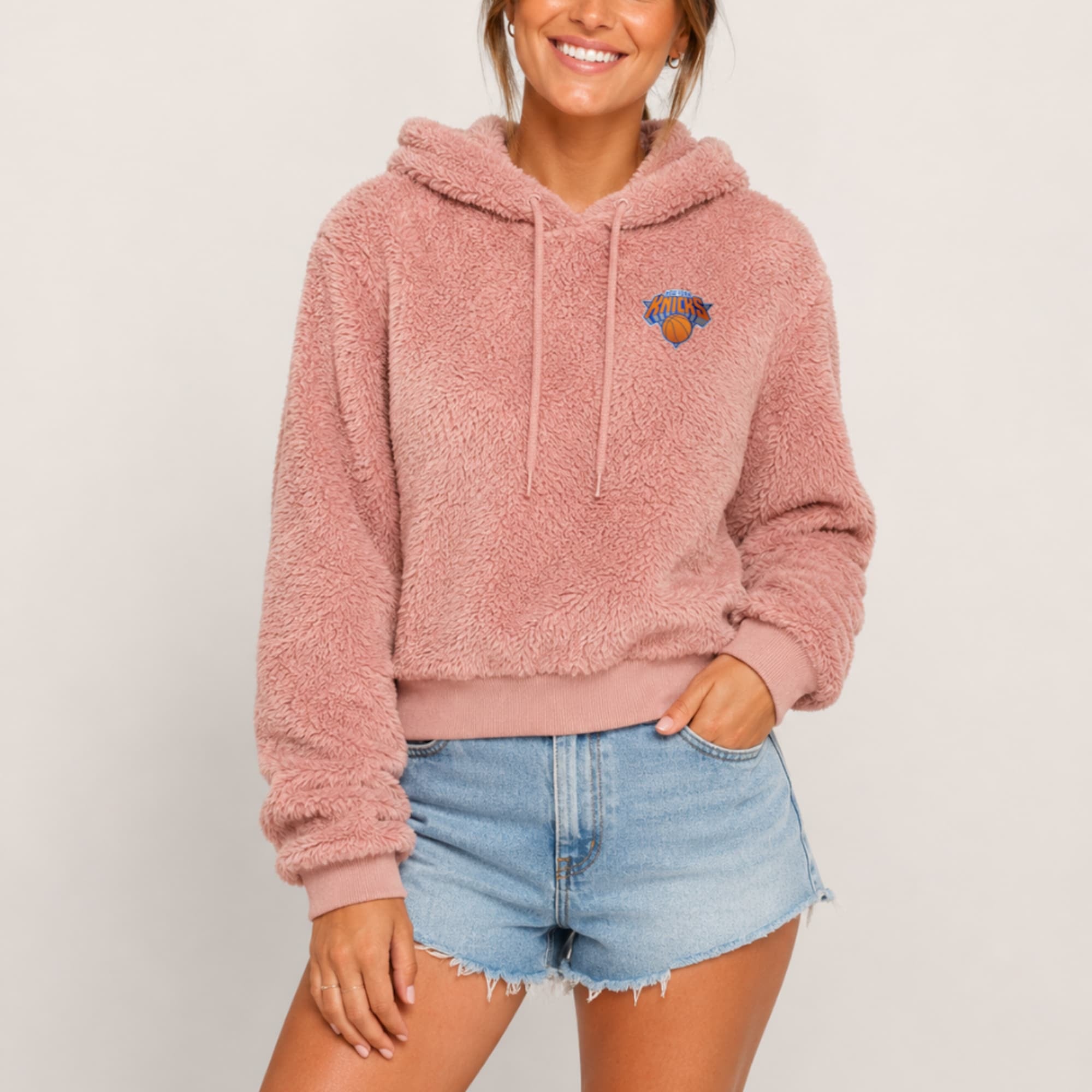 Sweat à capuche court rose New York Knicks pour femmes, sous licence Jill Martin LLC