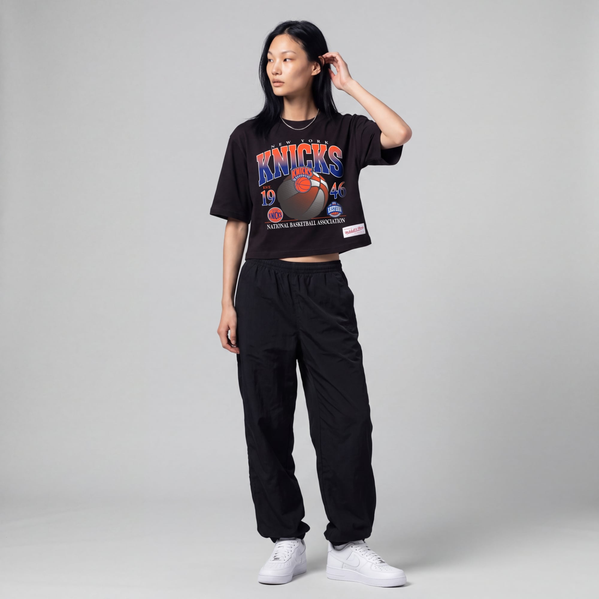 T-shirt court à imprimé graphique urbain noir Mitchell & Ness pour femme