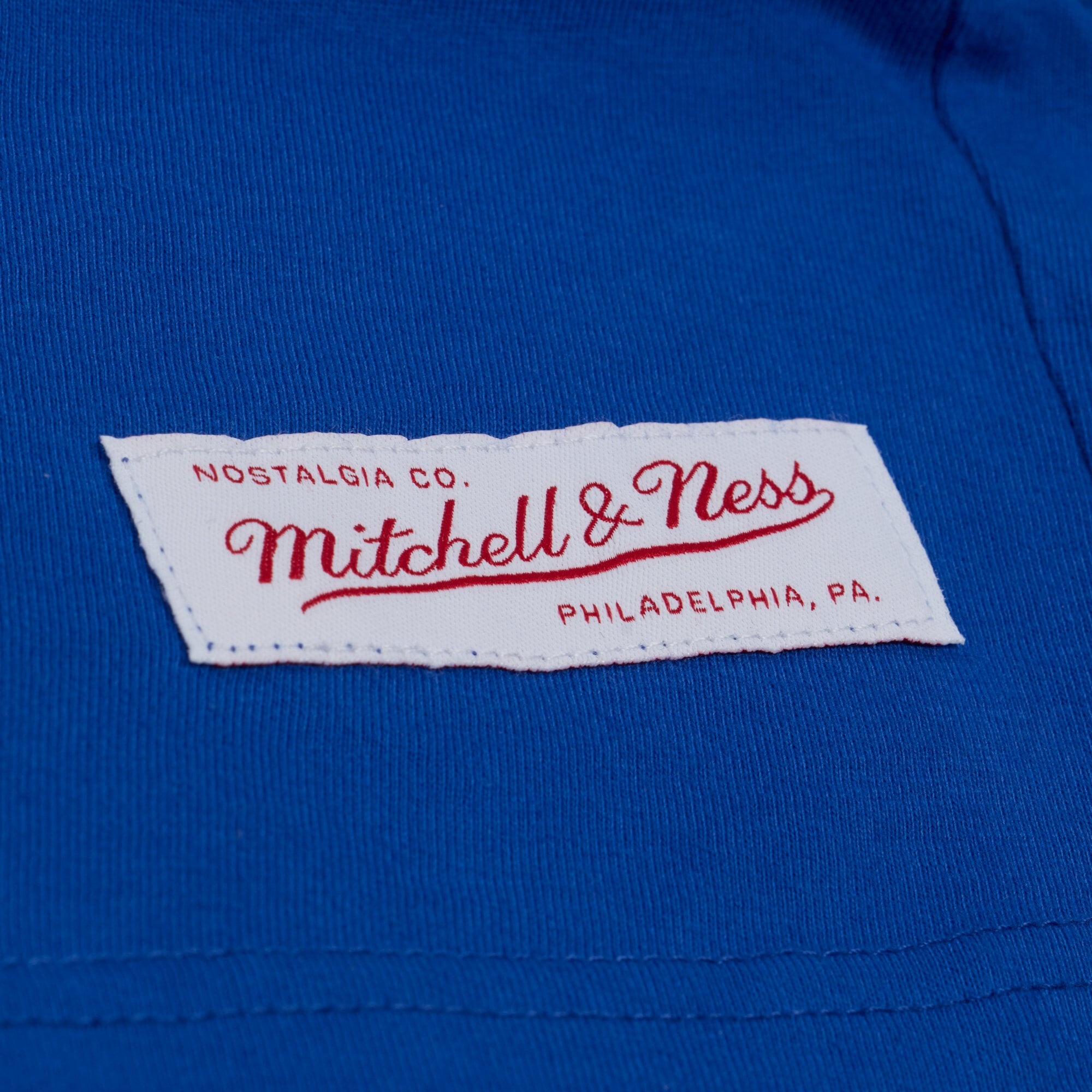 T-shirt Mitchell & Ness bleu New York Knicks Core Essential pour femme