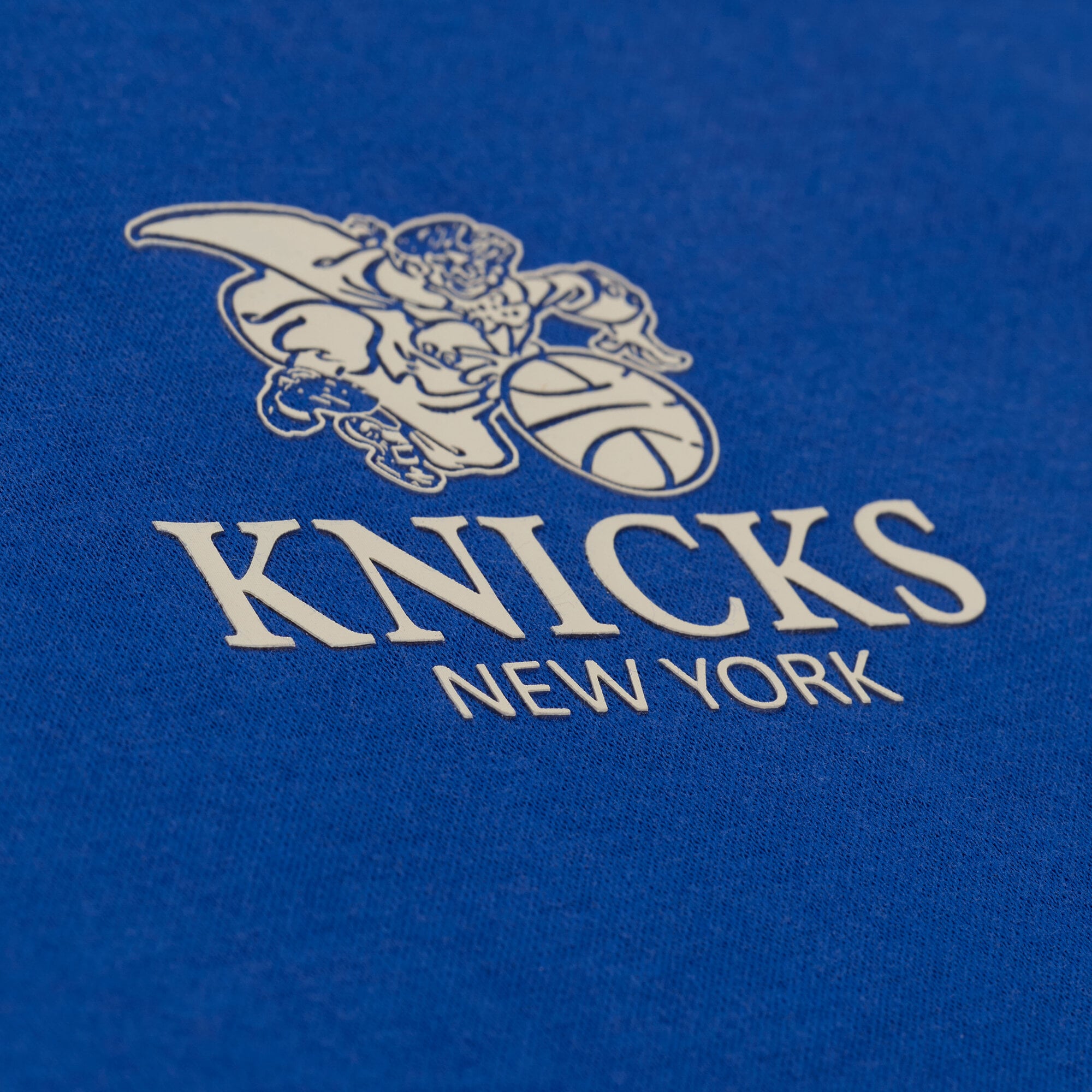 Sweat-shirt en polaire à micro-logo bleu Mitchell & Ness pour femme, New York Knicks Core Essentials.