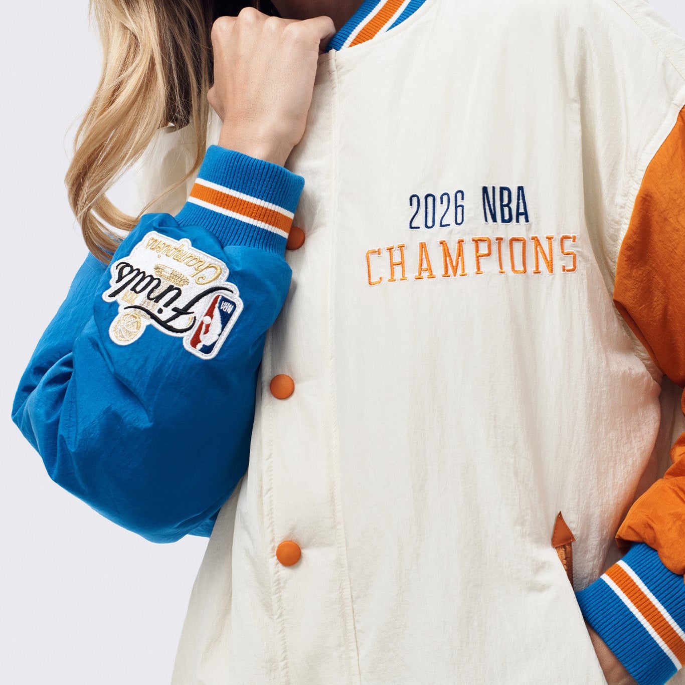Veste bomber Terez Cream pour femme, New York Knicks, champions NBA 2026, fermeture à boutons-pression.