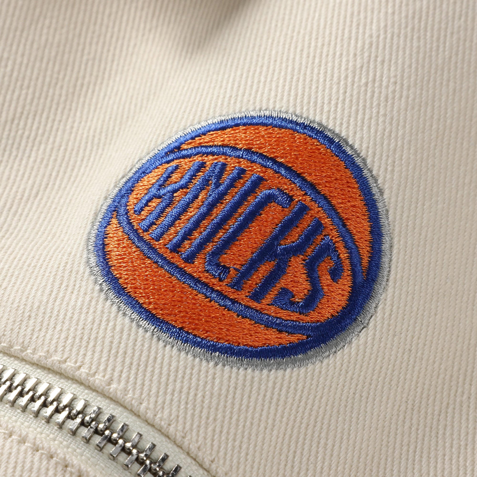 Veste en jean The Wild Collective crème New York Knicks pour femme, fermeture éclair intégrale