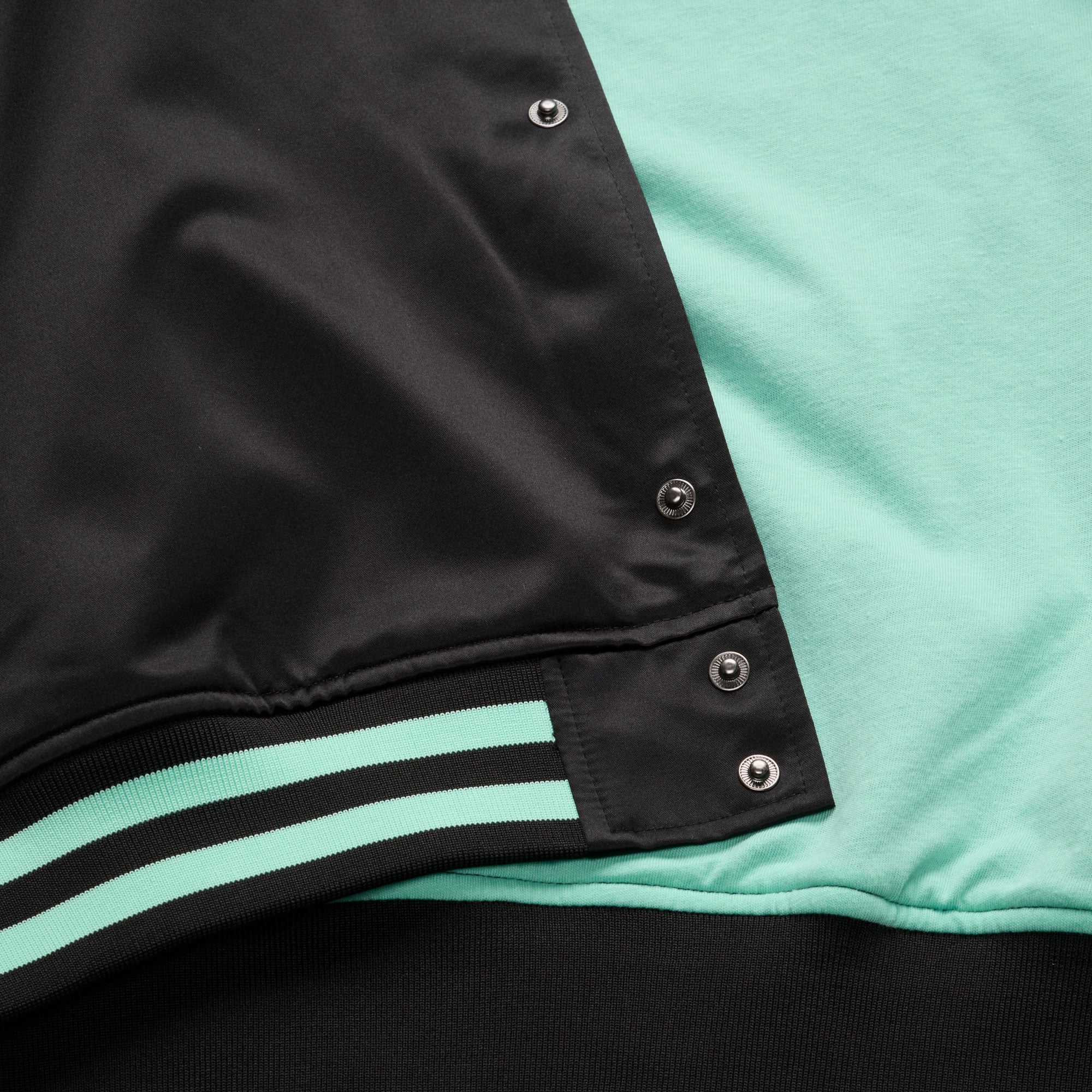 Veste légère en satin noir à boutons-pression Mitchell & Ness New York Liberty pour homme