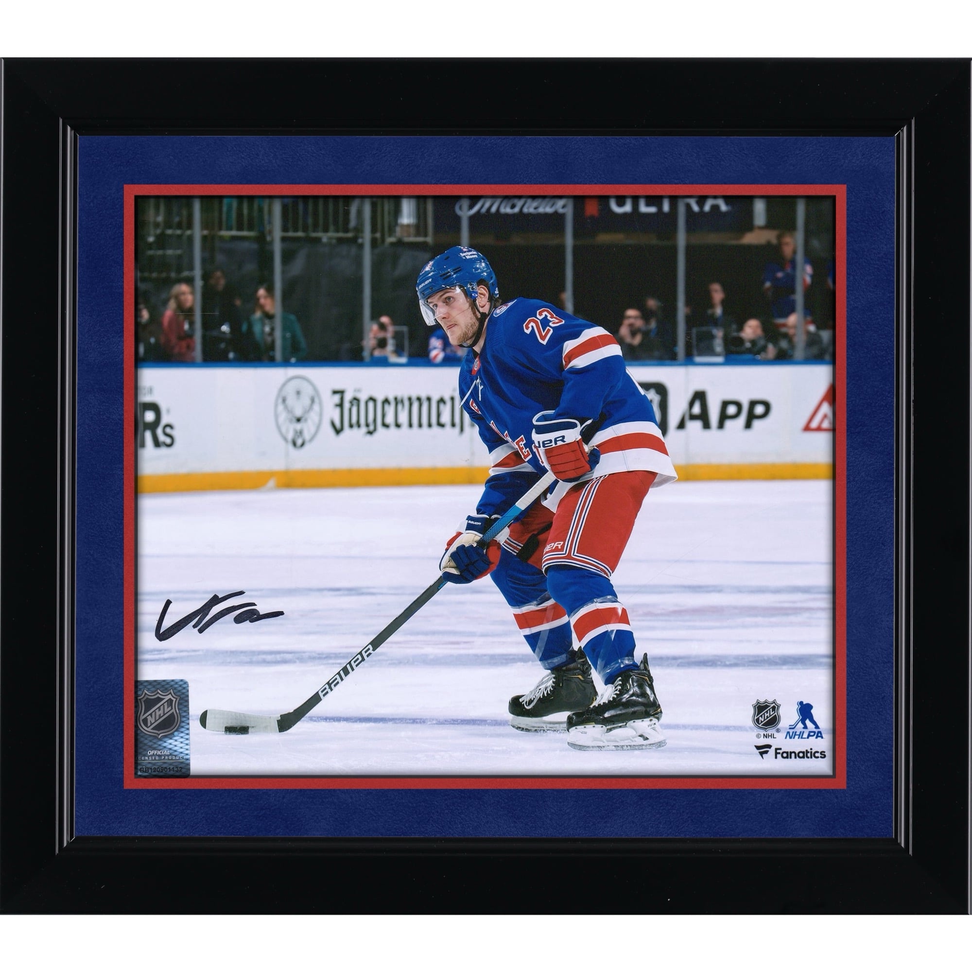 Photographie autographiée de 8'' x 10'' du maillot bleu avec rondelle d'Adam Fox des Rangers de New York