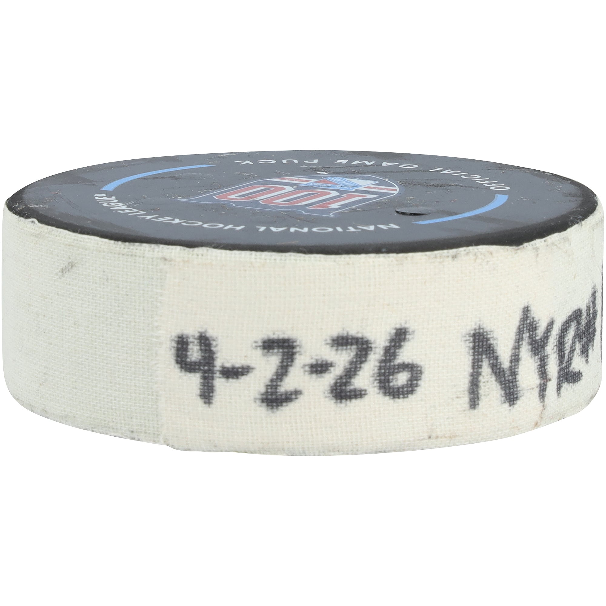 V106832 Rondelle de but utilisée par Adam Fox des Rangers de New York lors du match du 2 avril 2026 contre les Canadiens de Montréal. Numéro 23 : Adam Fox UNS GU HOCKEY PUCK 46213 COLGMUEQU GUHKPU3403 #17
