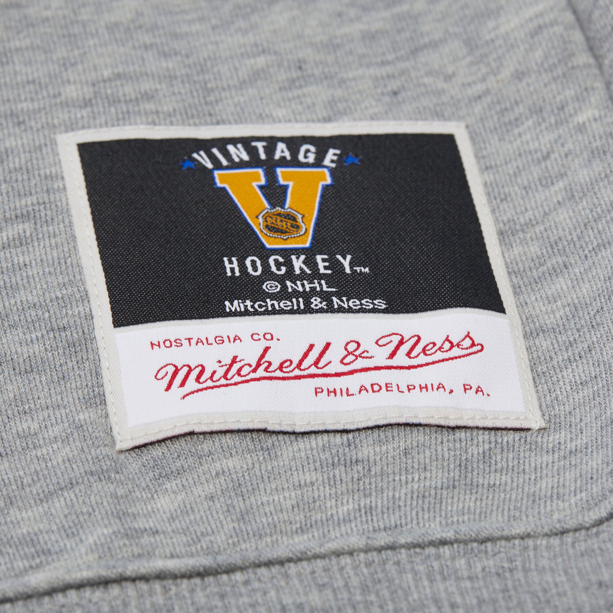 Sweat-shirt à col rond en polaire Mitchell & Ness gris chiné pour homme