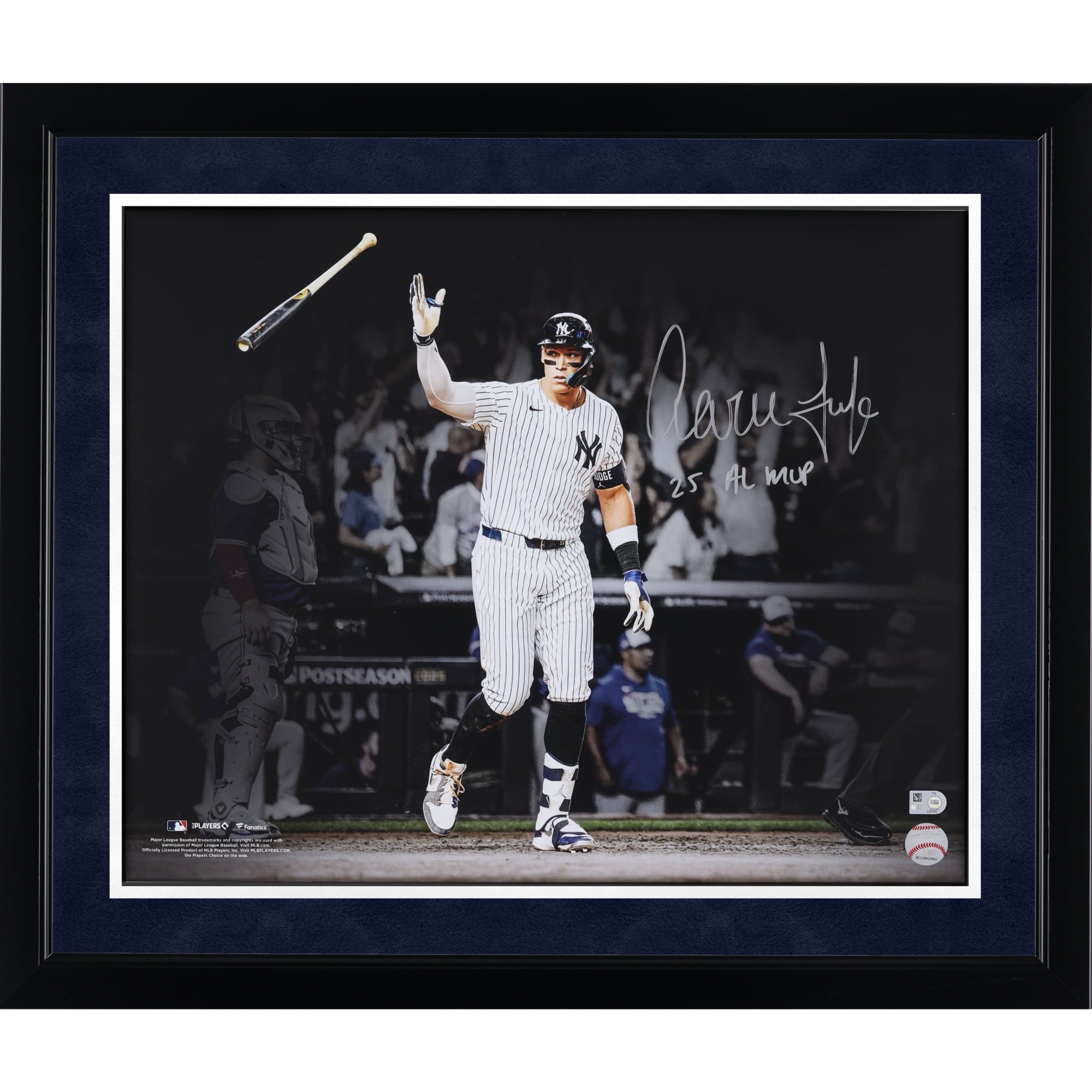 Photo dédicacée d'Aaron Judge, joueur des Yankees de New York, 40 x 50 cm, le montrant en train de frapper un home run, avec inscription « 25 MVP de la Ligue américaine ».