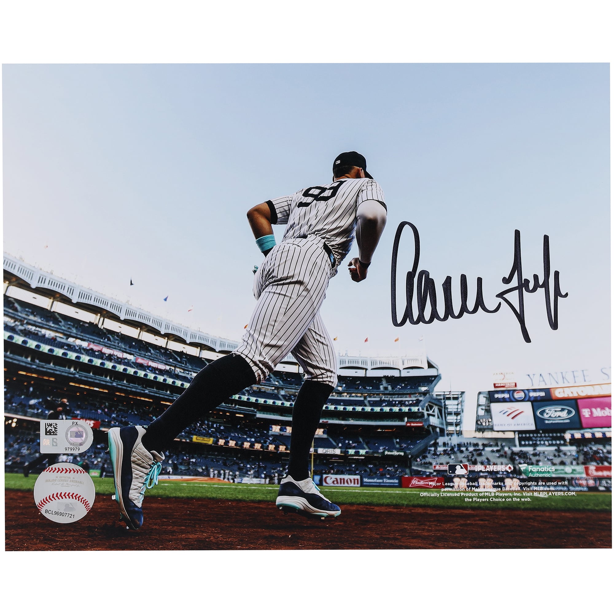 Photo dédicacée d'Aaron Judge, joueur des Yankees de New York (8 x 10 pouces), sortant de l'abri des joueurs.