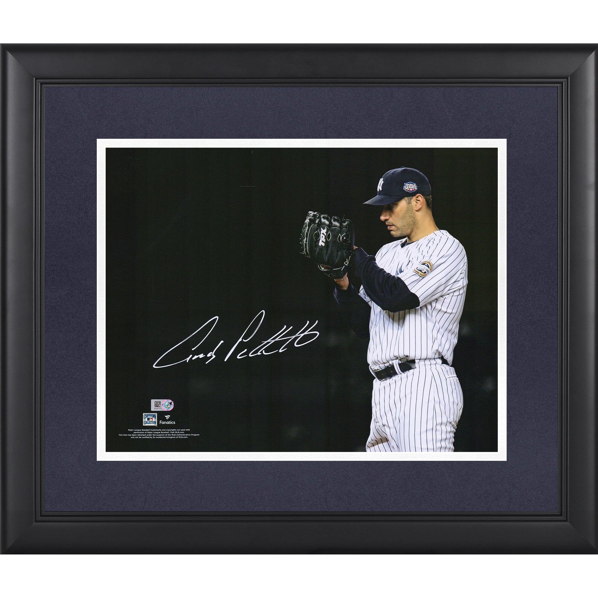 Photo dédicacée d'Andy Pettitte, lanceur des Yankees de New York, format 11 x 14 pouces (28 x 35,5 cm), prise sous les projecteurs.