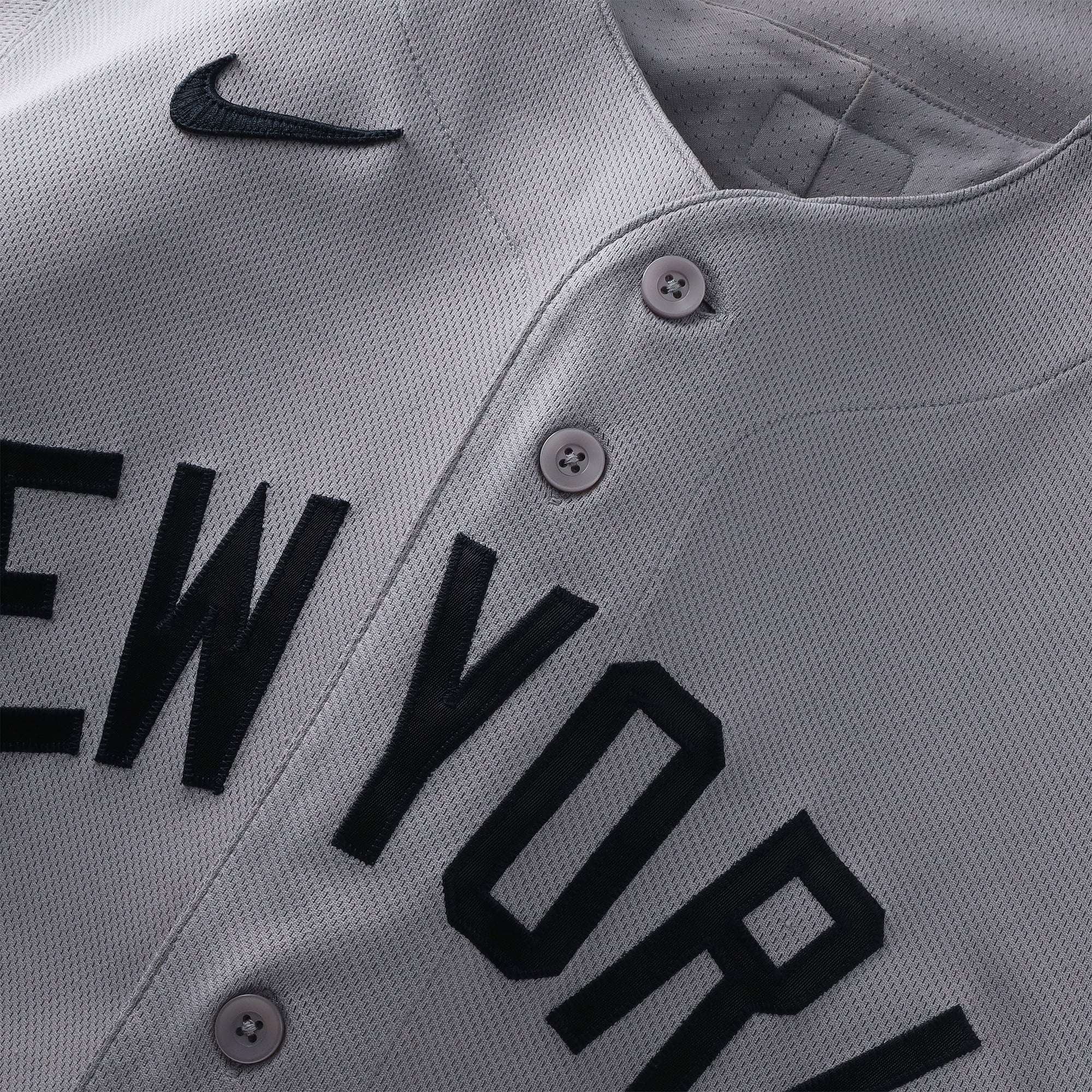Maillot gris Nike porté par Anthony Volpe (New York Yankees) lors du match n° 11 contre les Washington Nationals le 12 juillet 2026