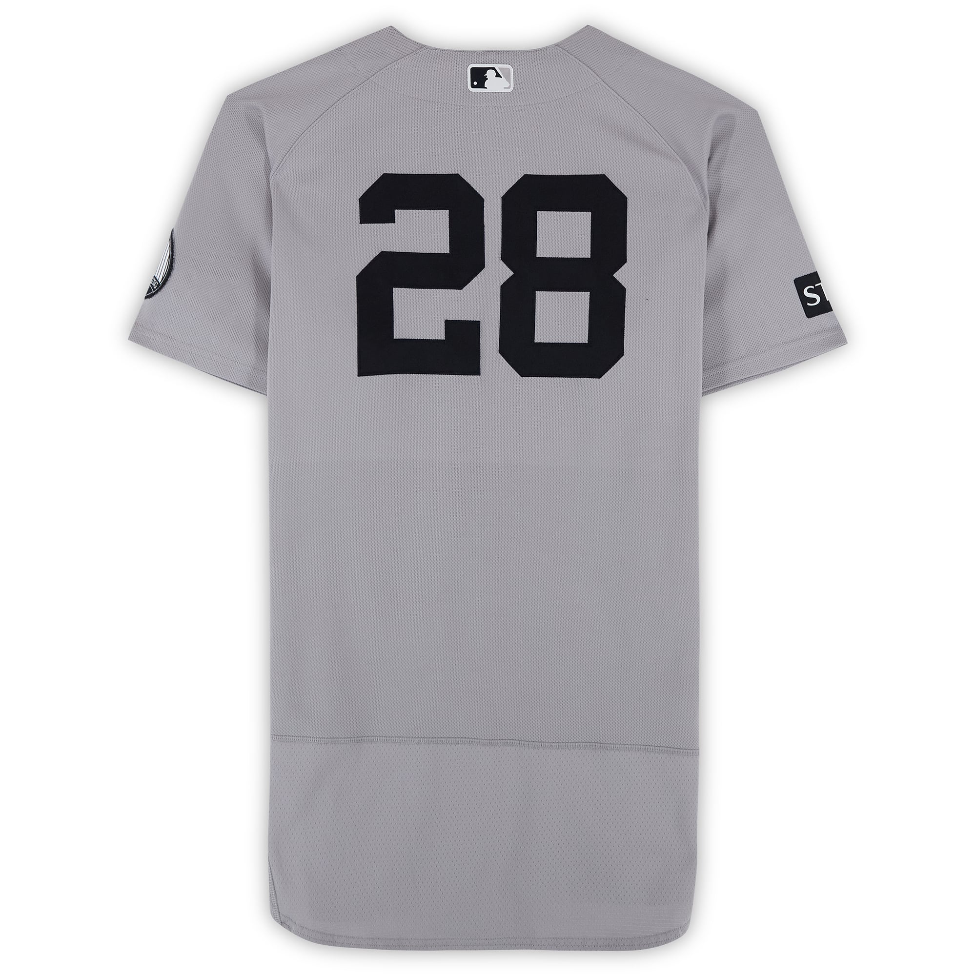 Maillot gris Nike n° 28 porté par Austin Wells des Yankees de New York lors du match contre les Nationals de Washington le 12 juillet 2026