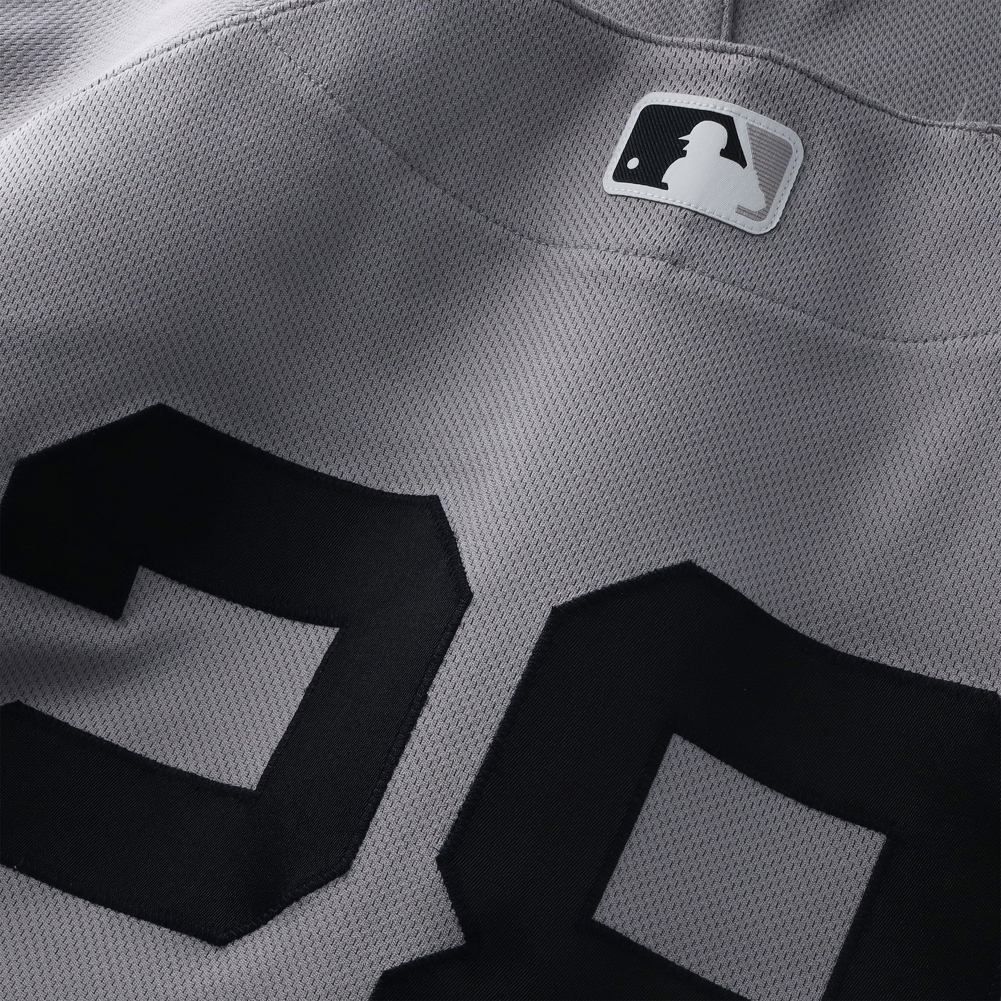 Maillot gris Nike n° 28 porté par Austin Wells des Yankees de New York lors du match contre les Nationals de Washington le 12 juillet 2026