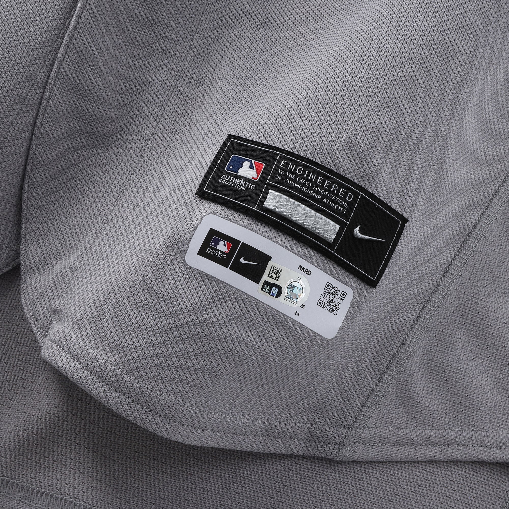 Maillot gris Nike n° 28 porté par Austin Wells des Yankees de New York lors du match contre les Nationals de Washington le 12 juillet 2026