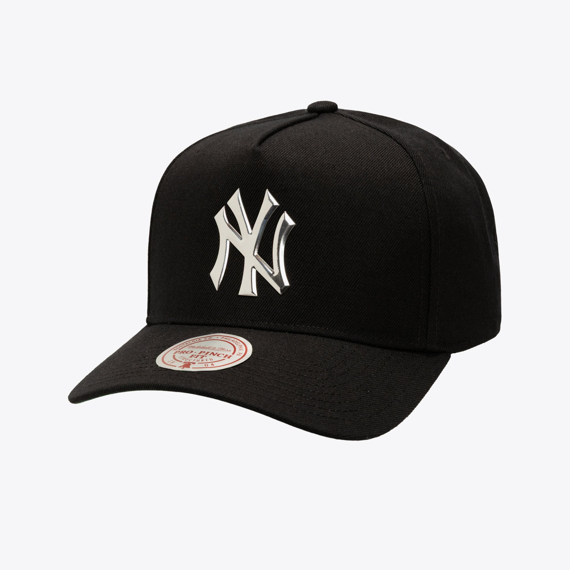 Black New York Yankees Chrome Pro Pinch Snapback Hat