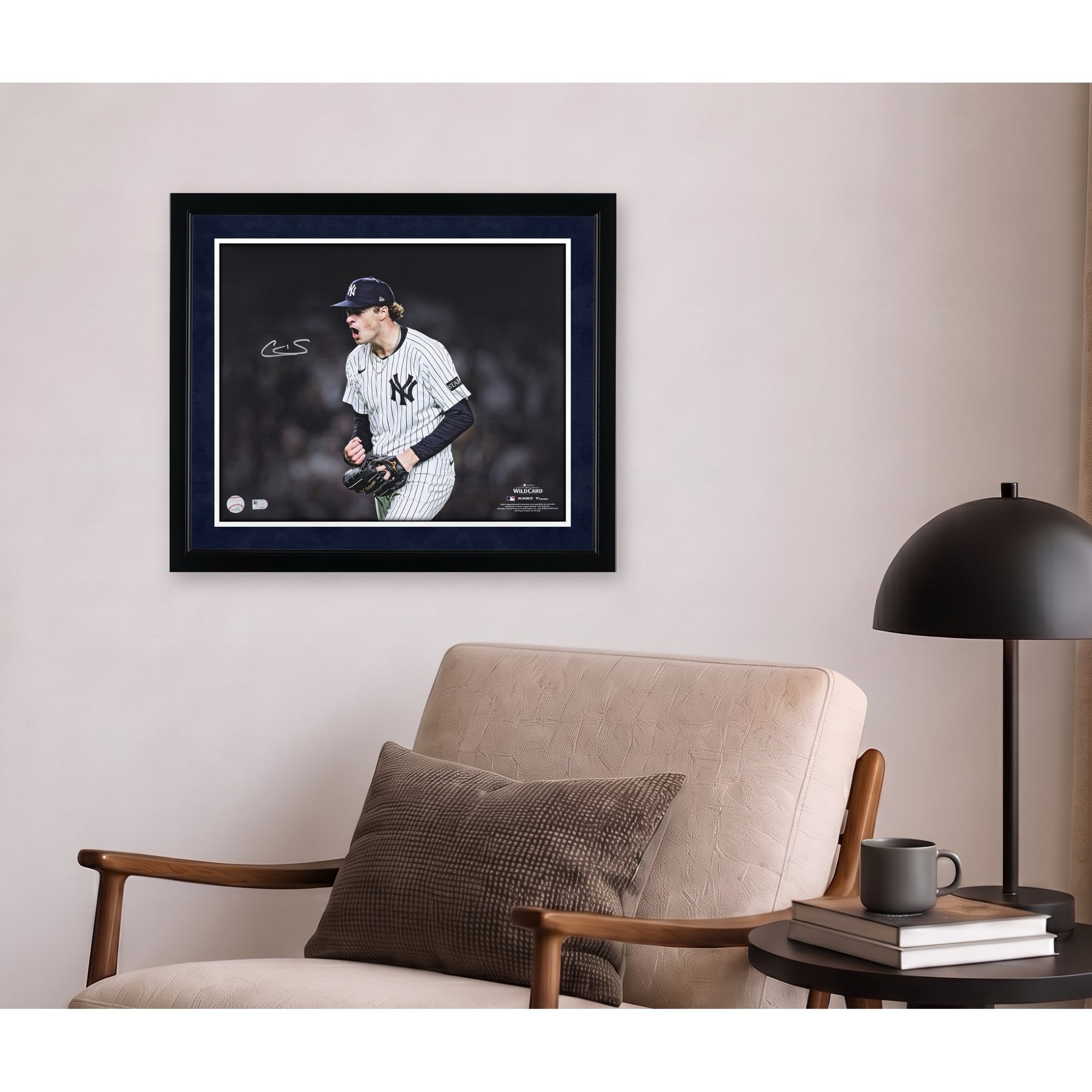 Photo dédicacée de Cam Schlittler (New York Yankees) - 40 x 50 cm - Célébration de son retrait sur trois prises lors de la série Wild Card de la Ligue américaine de la MLB 2025