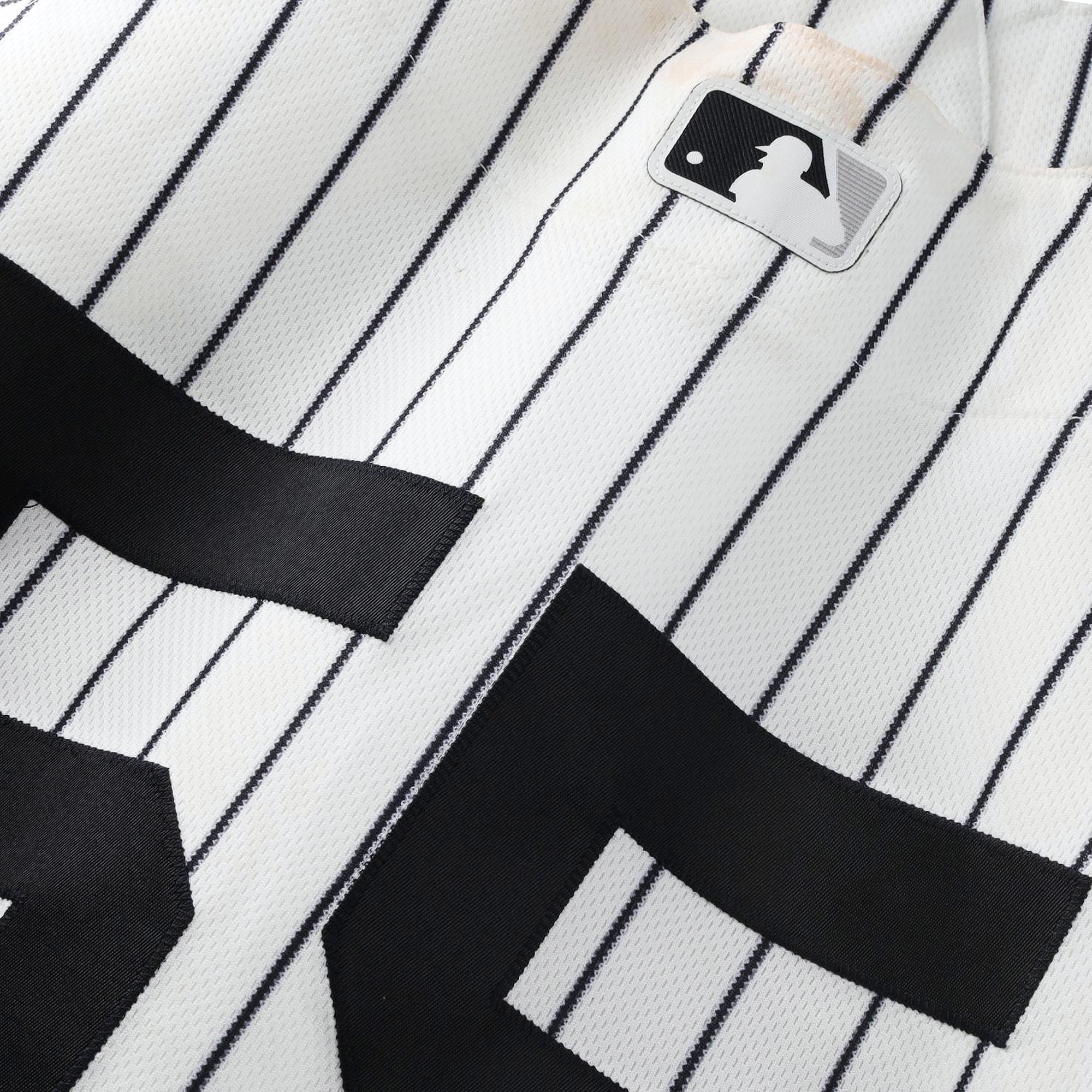 Maillot blanc à rayures Nike n° 55 porté par Carlos Rodón des Yankees de New York lors du match contre les Red Sox de Boston le 29 août 2026 - Premier match du programme double