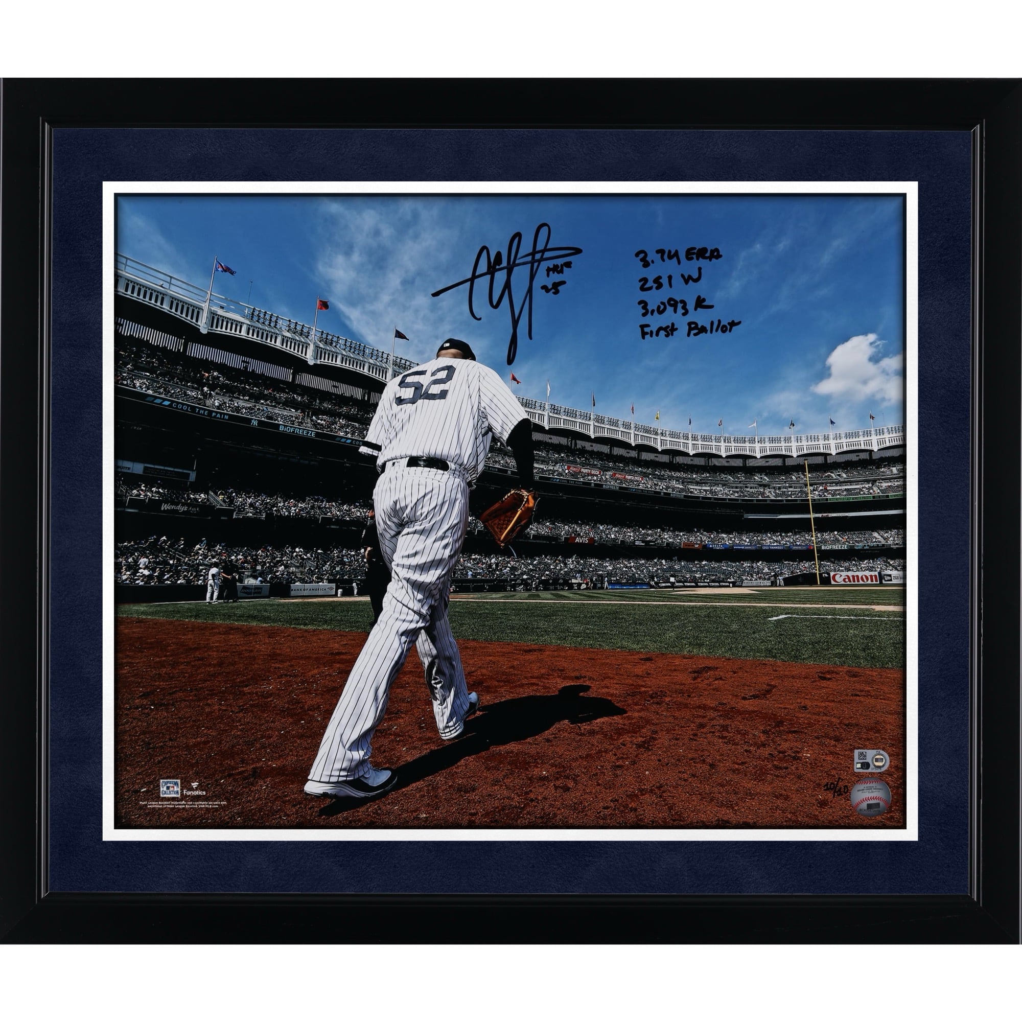 Photo dédicacée de CC Sabathia, joueur des Yankees de New York, sortant du dugout, 40,6 x 50,8 cm (16 x 20 pouces), avec plusieurs inscriptions