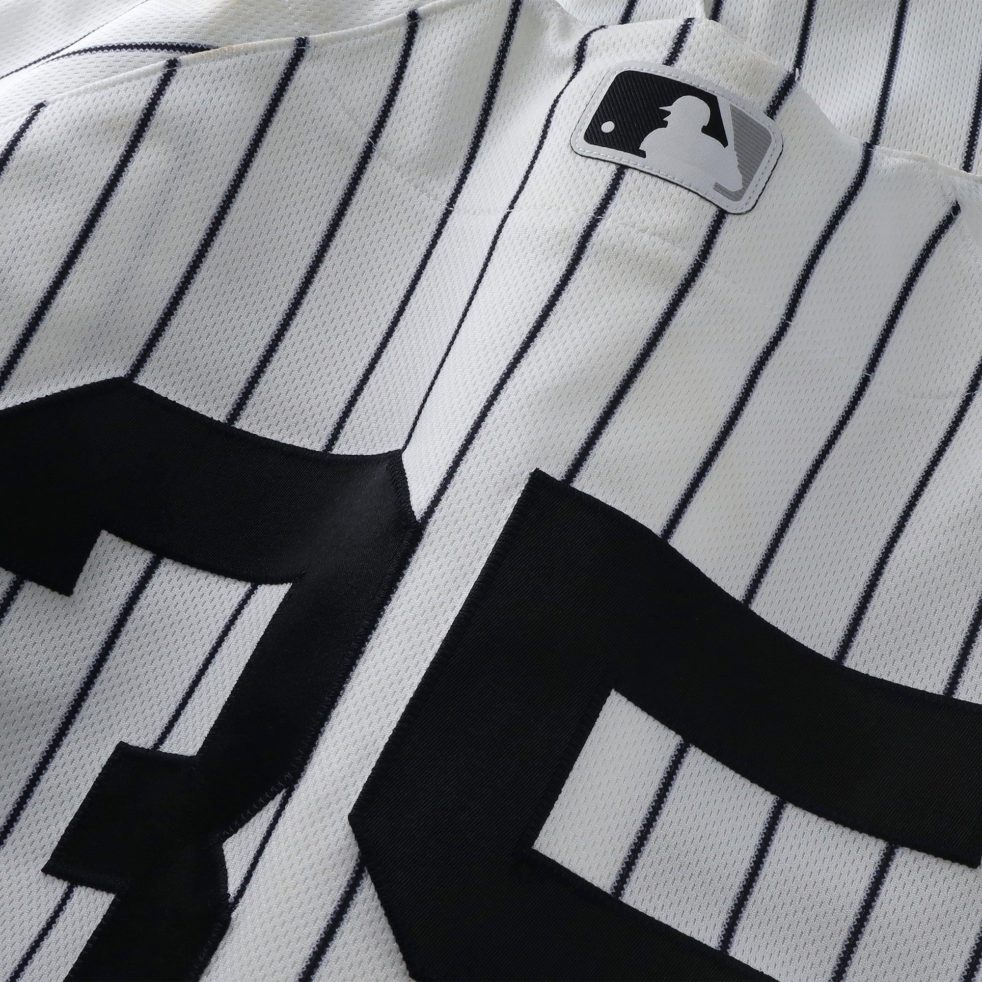Maillot blanc à rayures Nike n° 35 porté par Cody Bellinger des Yankees de New York lors du match contre les Pirates de Pittsburgh le 22 juillet 2026 - Deuxième match du programme double