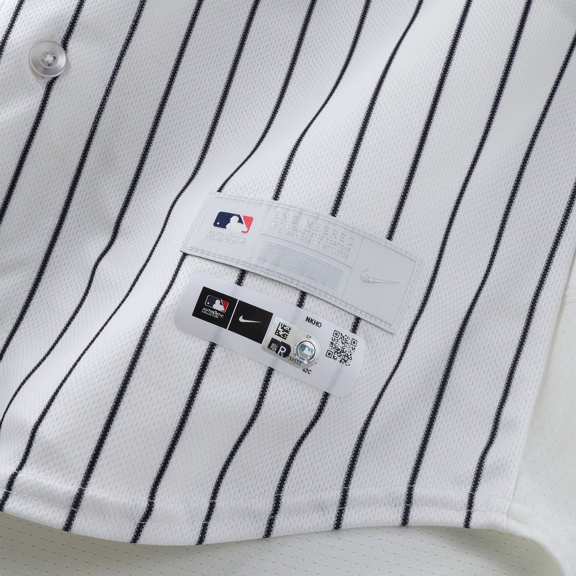 Maillot blanc à rayures Nike n° 35 porté par Cody Bellinger des Yankees de New York lors du match contre les Pirates de Pittsburgh le 22 juillet 2026 - Deuxième match du programme double