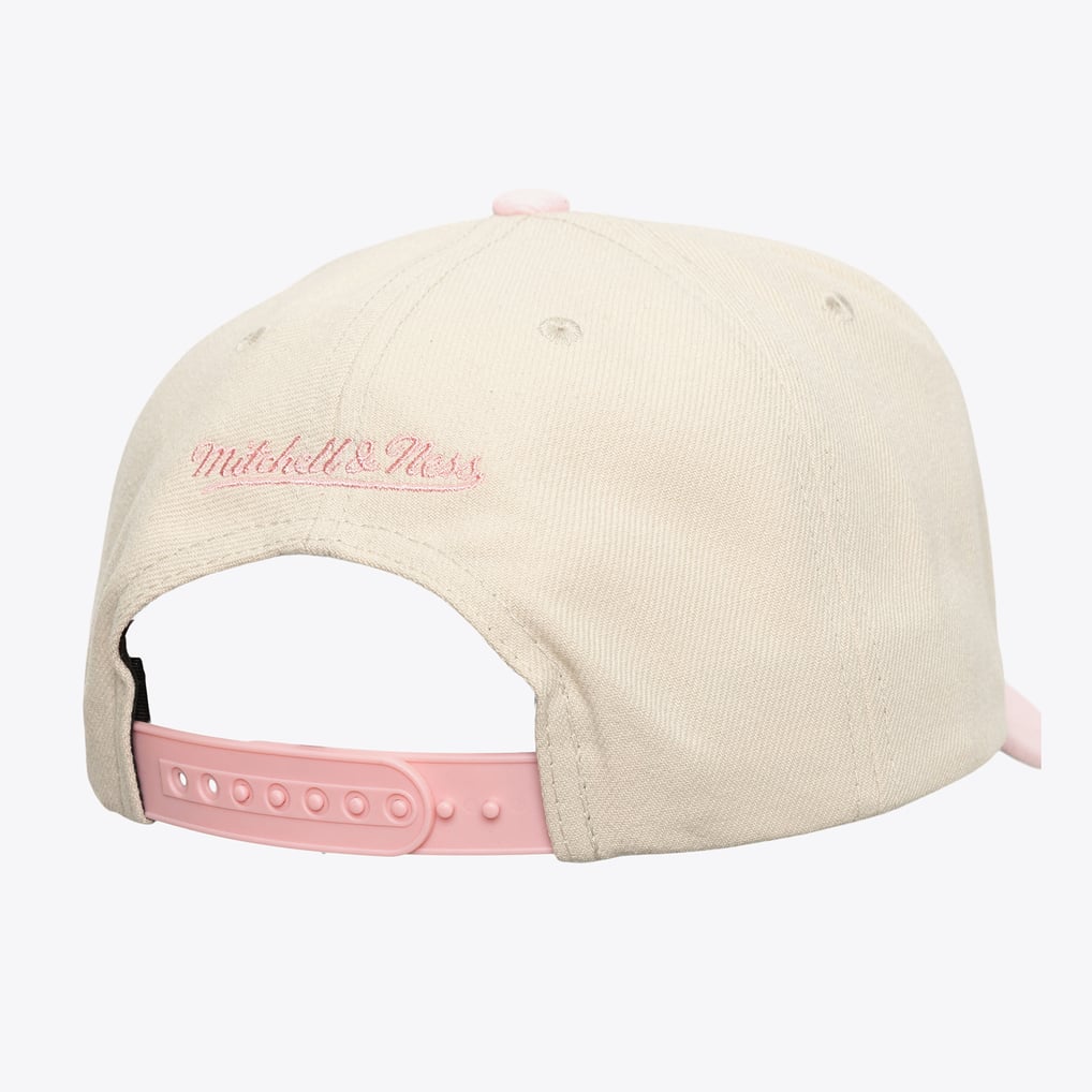 Cream/Pink New York Yankees V-Day Hook Pro Pinch Snapback Hat display picture 3