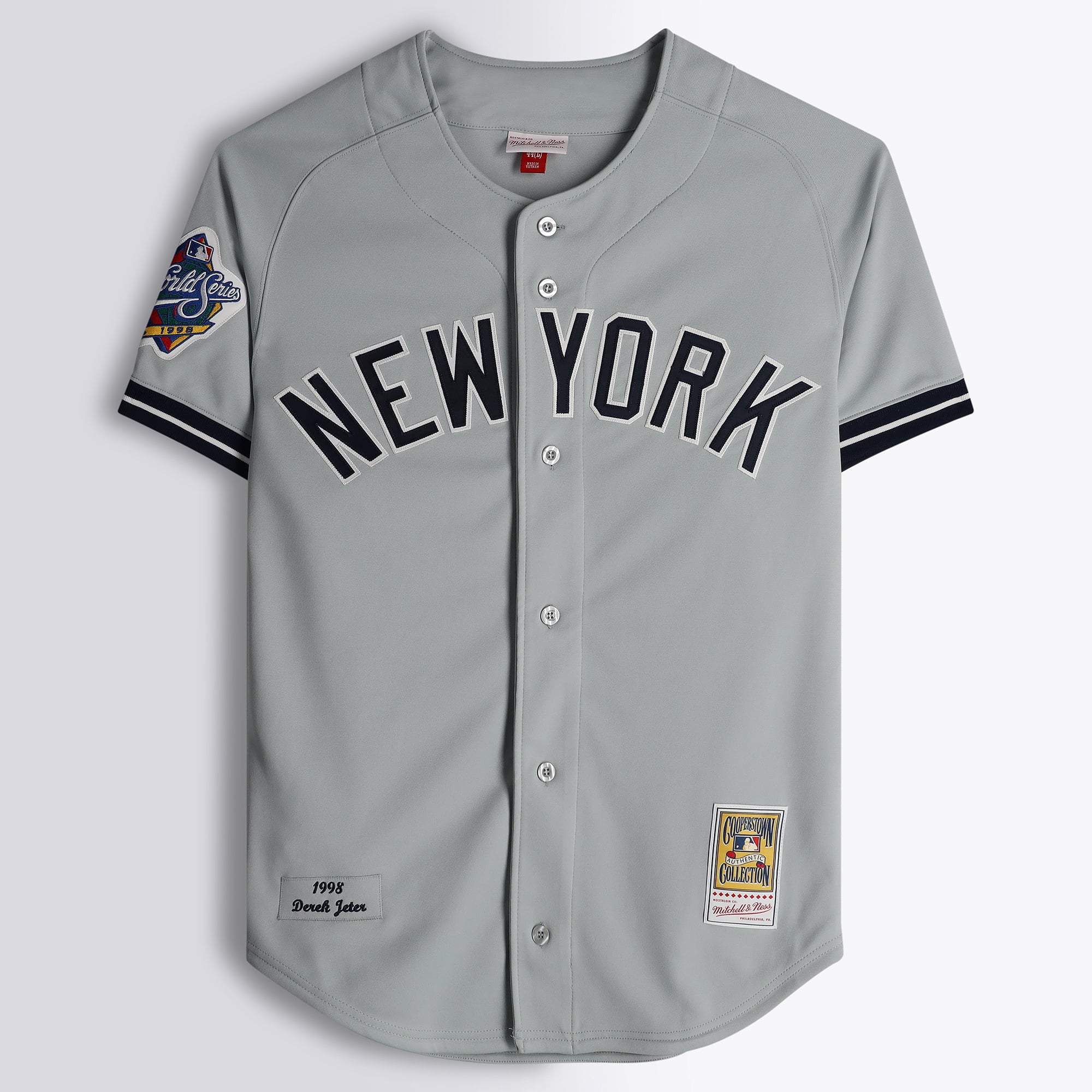 Maillot authentique gris Mitchell & Ness 1998, autographié par Derek Jeter (New York Yankees) - Illustration de Lady Jday - Édition limitée n° 1/1 - NF70445031