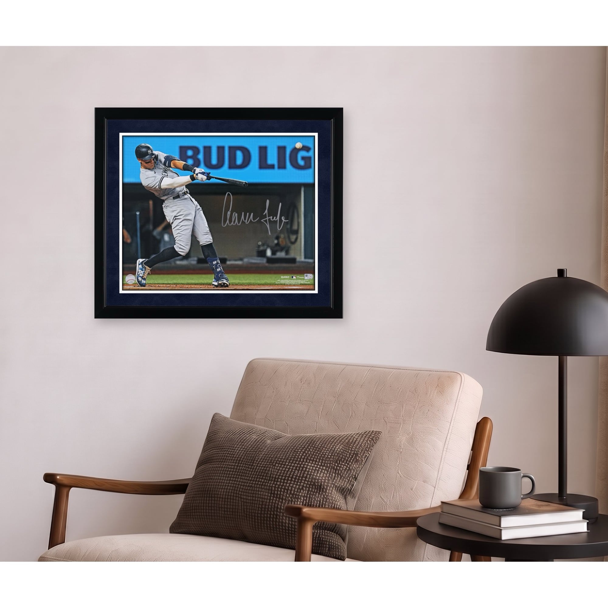 Photo autographiée 16'' x 20'' d'Aaron Judge, des Yankees de New York, détenteur du record de coups de circuit en Ligue américaine (Fanatics Authentic)