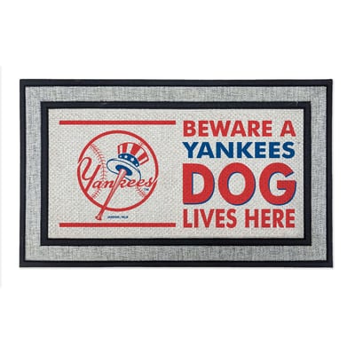 New York Yankees Jardine 18" x 30" Indoor/Outdoor Team Dog Lives Here