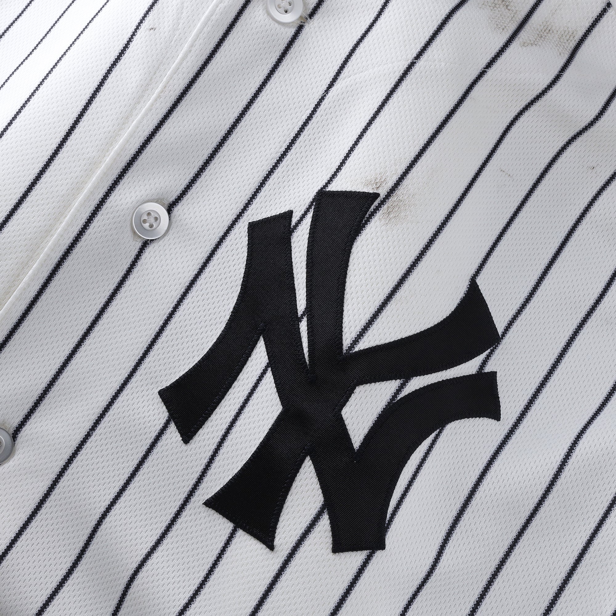 Maillot blanc à rayures Nike n° 24 porté par Jasson Domínguez des Yankees de New York lors du match contre les Pirates de Pittsburgh le 22 juillet 2026 - Deuxième match du programme double
