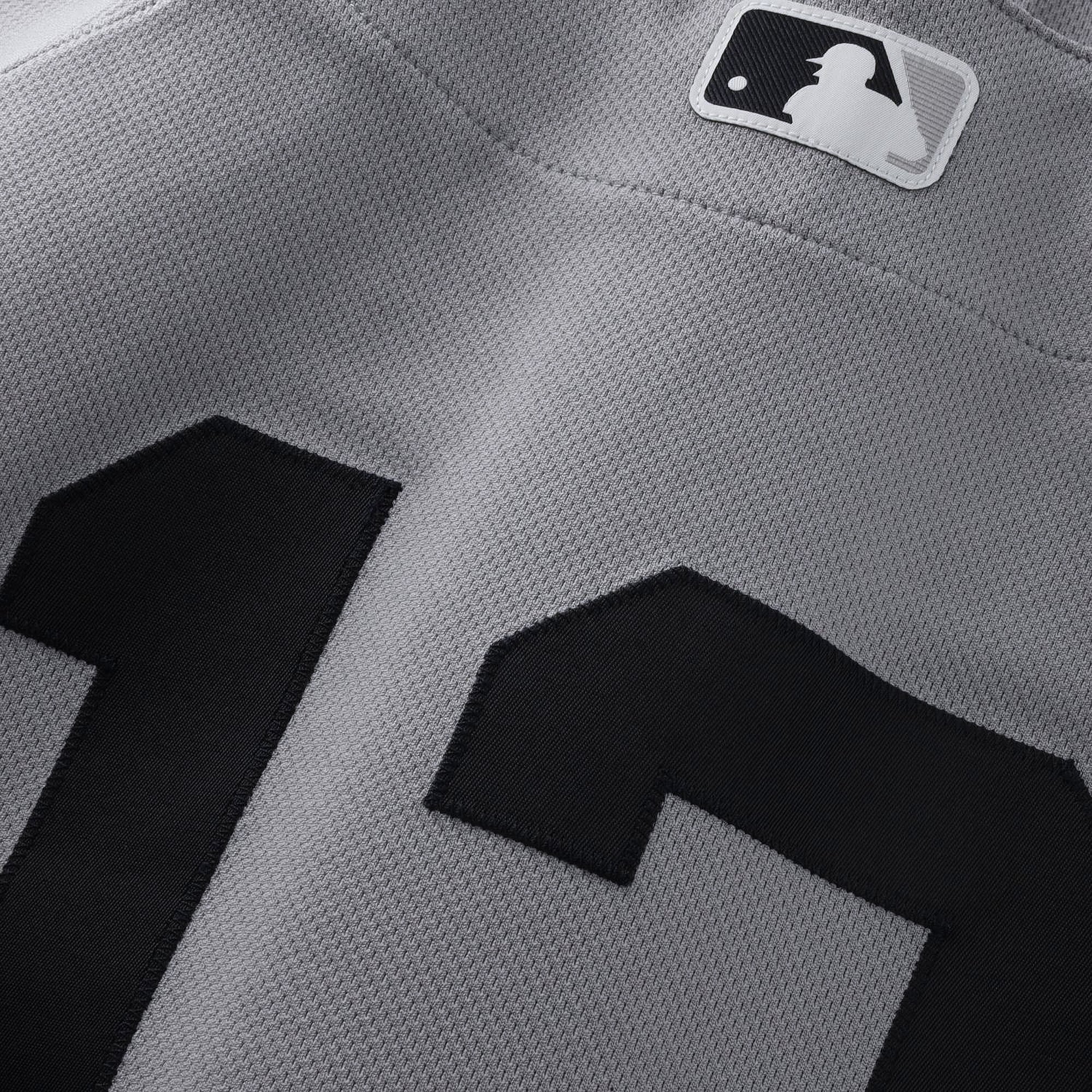 Maillot gris n° 13 porté par Jazz Chisholm Jr. (New York Yankees) lors du match contre les Cubs de Chicago le 2 août 2026