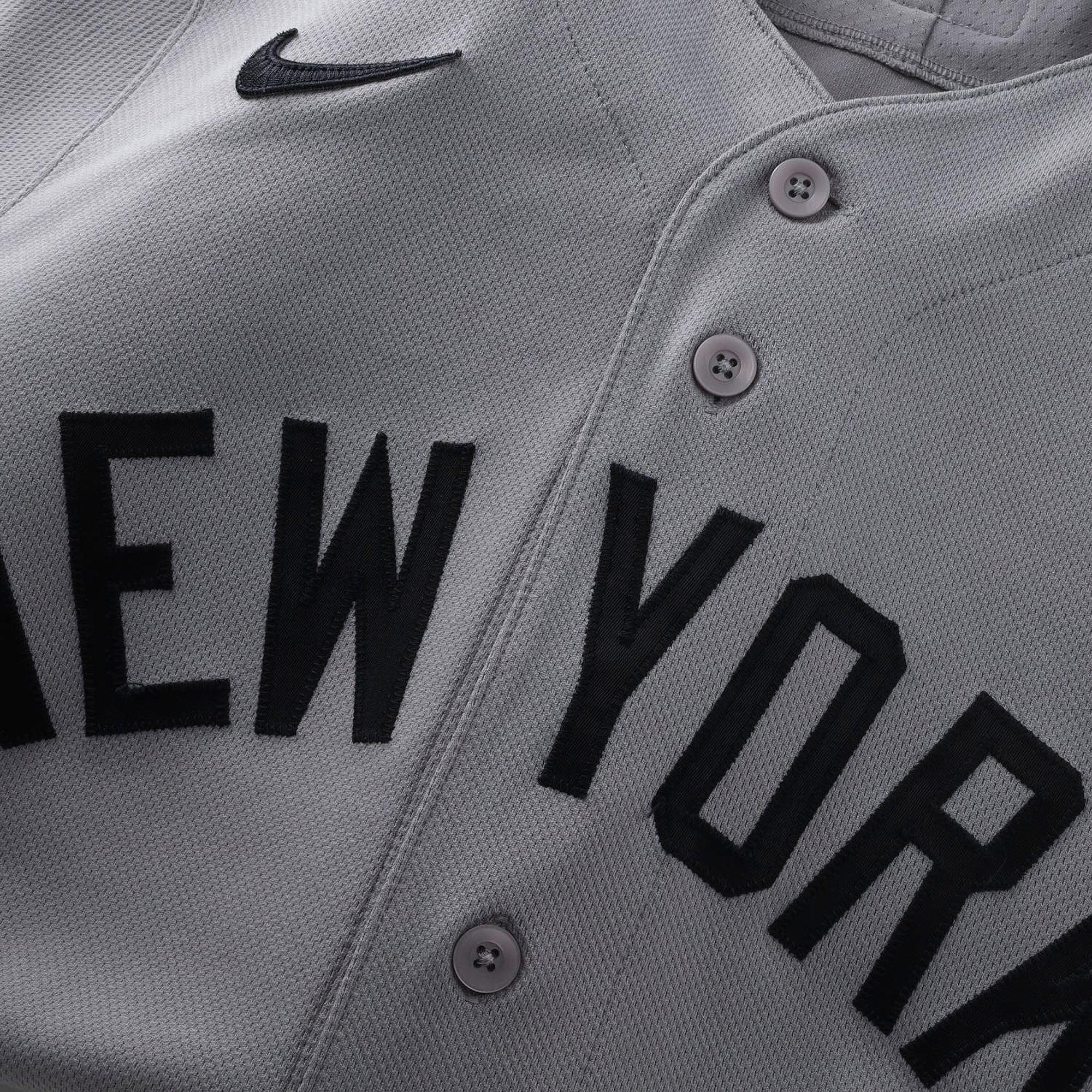 Maillot gris n° 13 porté par Jazz Chisholm Jr. (New York Yankees) lors du match contre les Cubs de Chicago le 2 août 2026