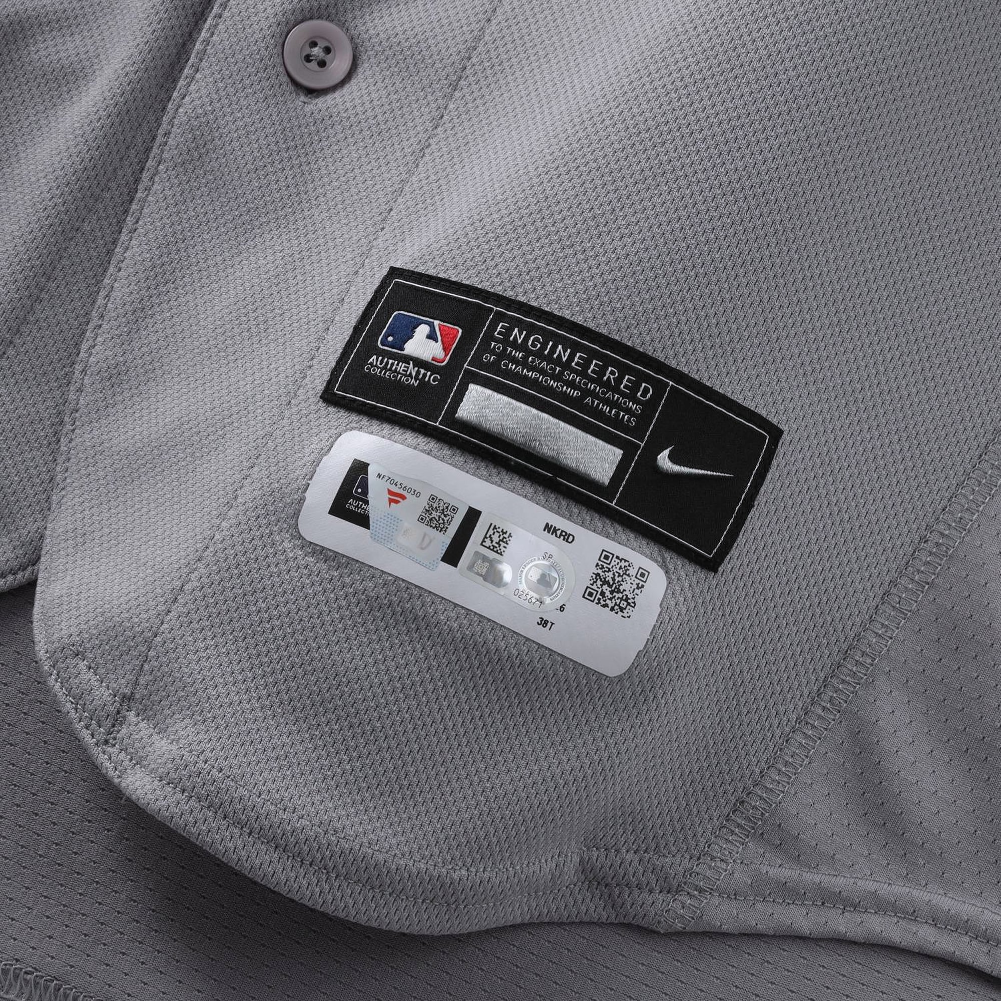 Maillot gris n° 13 porté par Jazz Chisholm Jr. (New York Yankees) lors du match contre les Cubs de Chicago le 2 août 2026