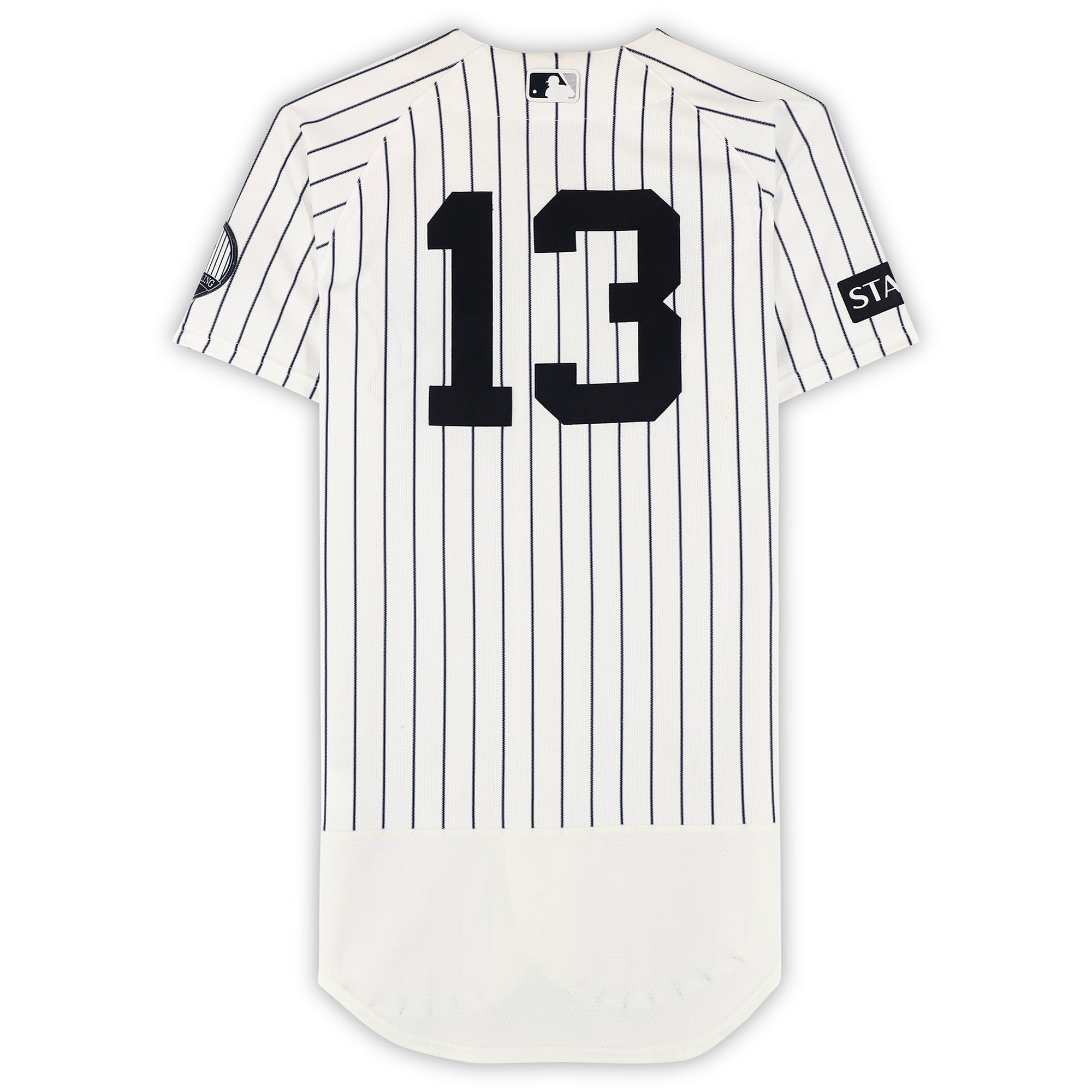 Maillot blanc à rayures Nike porté par Jazz Chisholm Jr. (New York Yankees) n° 13 lors du match contre les Red Sox de Boston le 30 août 2026.