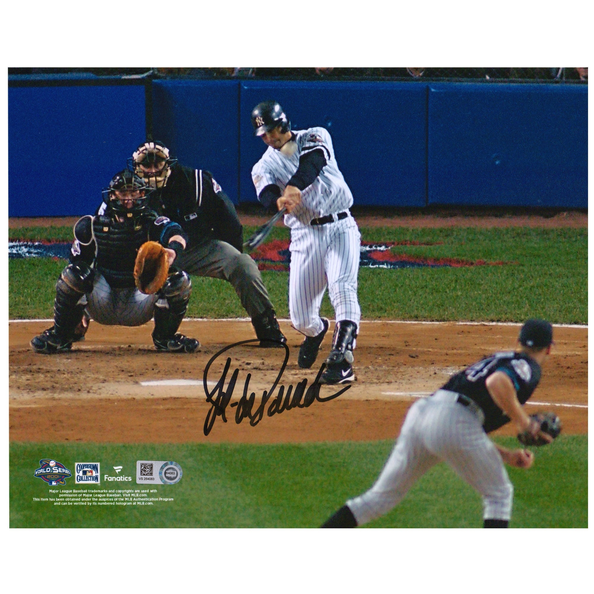 Photo dédicacée de Jorge Posada, joueur des Yankees de New York, format 2001 (8 x 10 pouces), lors de son coup de circuit en Série mondiale.